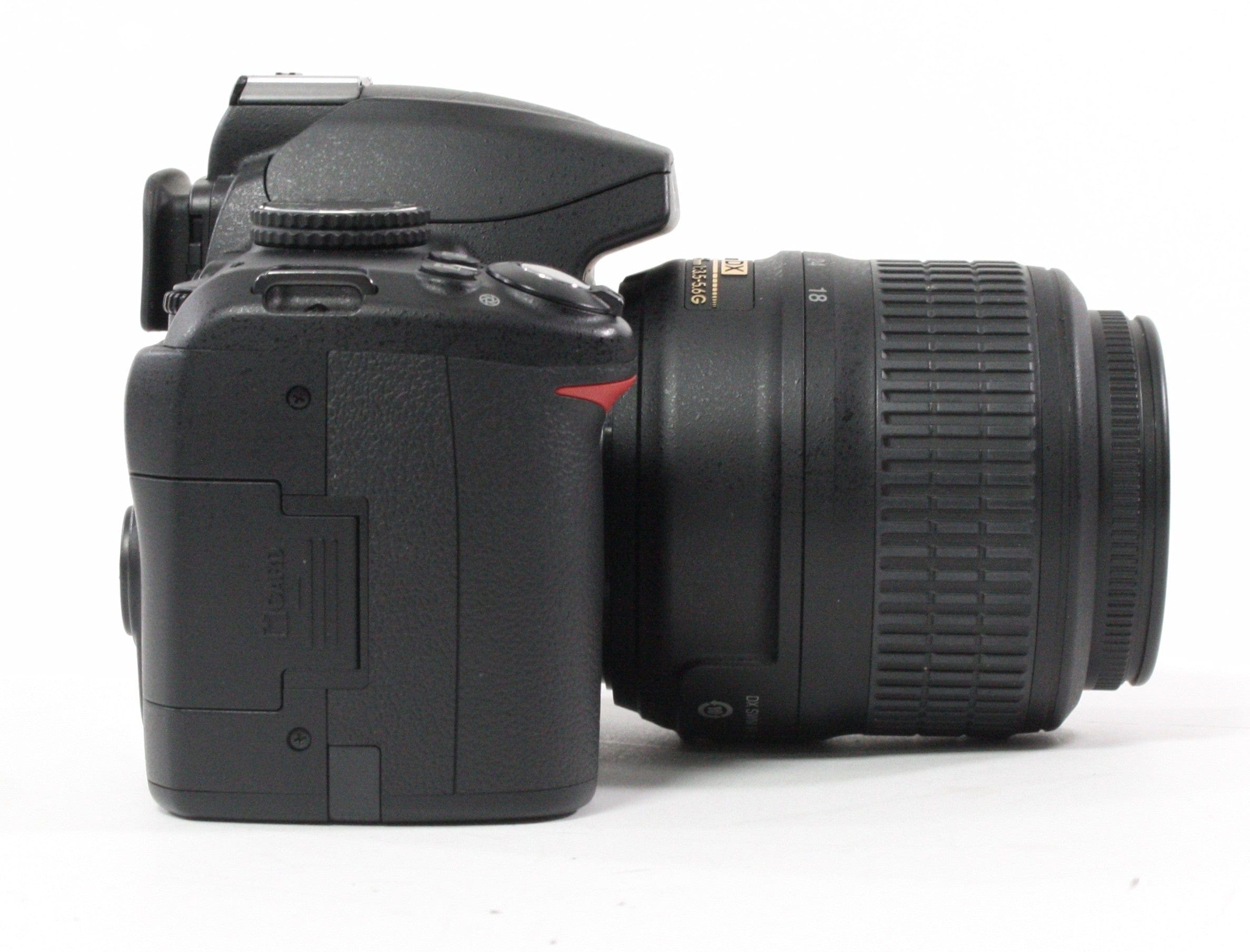 Nikon D3000 with Shutter Count 5,582 with a 18-55mm f/3.5-5.6 G DX Lens
