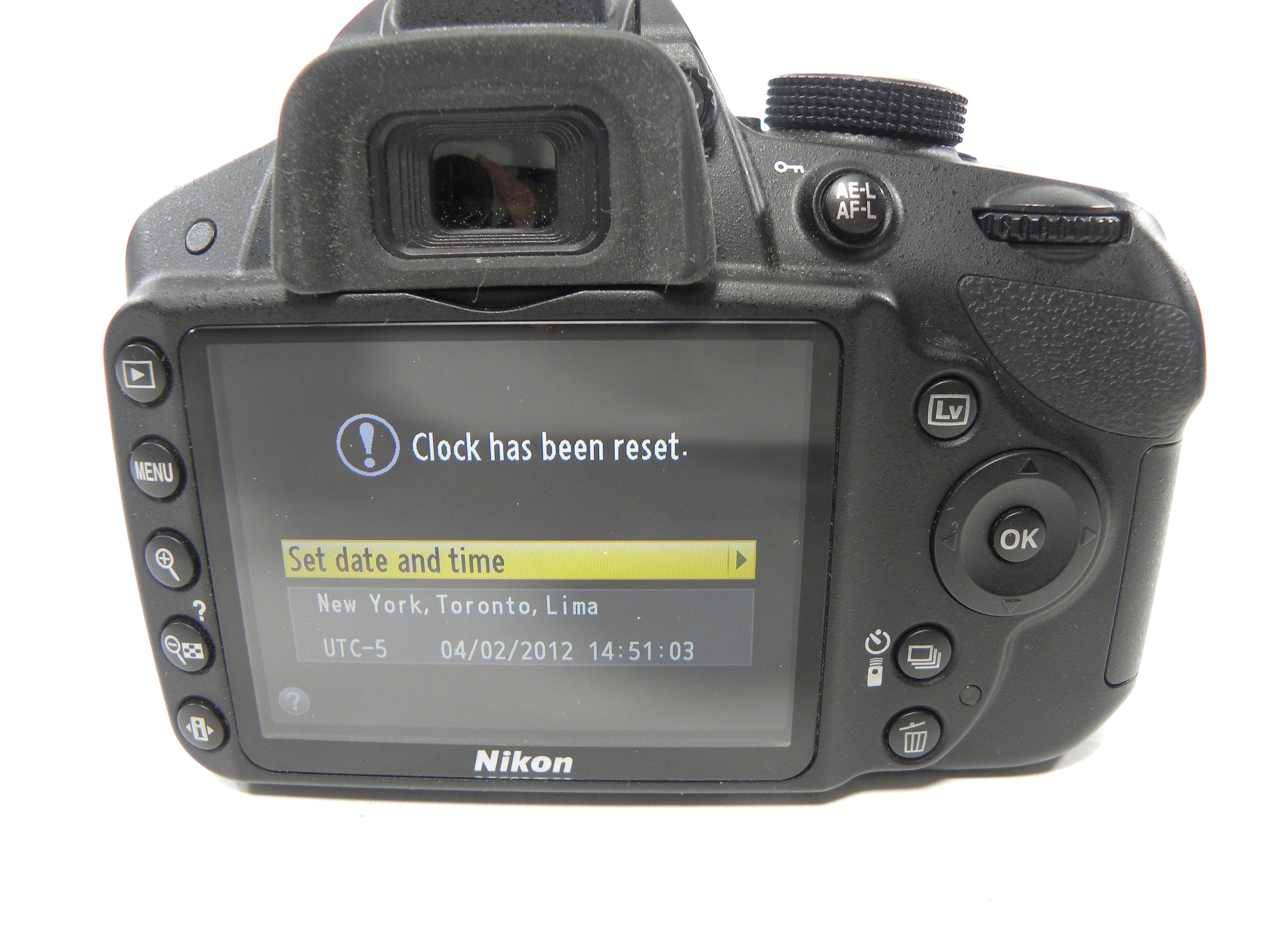 Nikon D3200 24.2mp Digital SLR w/AF-S DX ED 18-55 f3.5-5.6G II