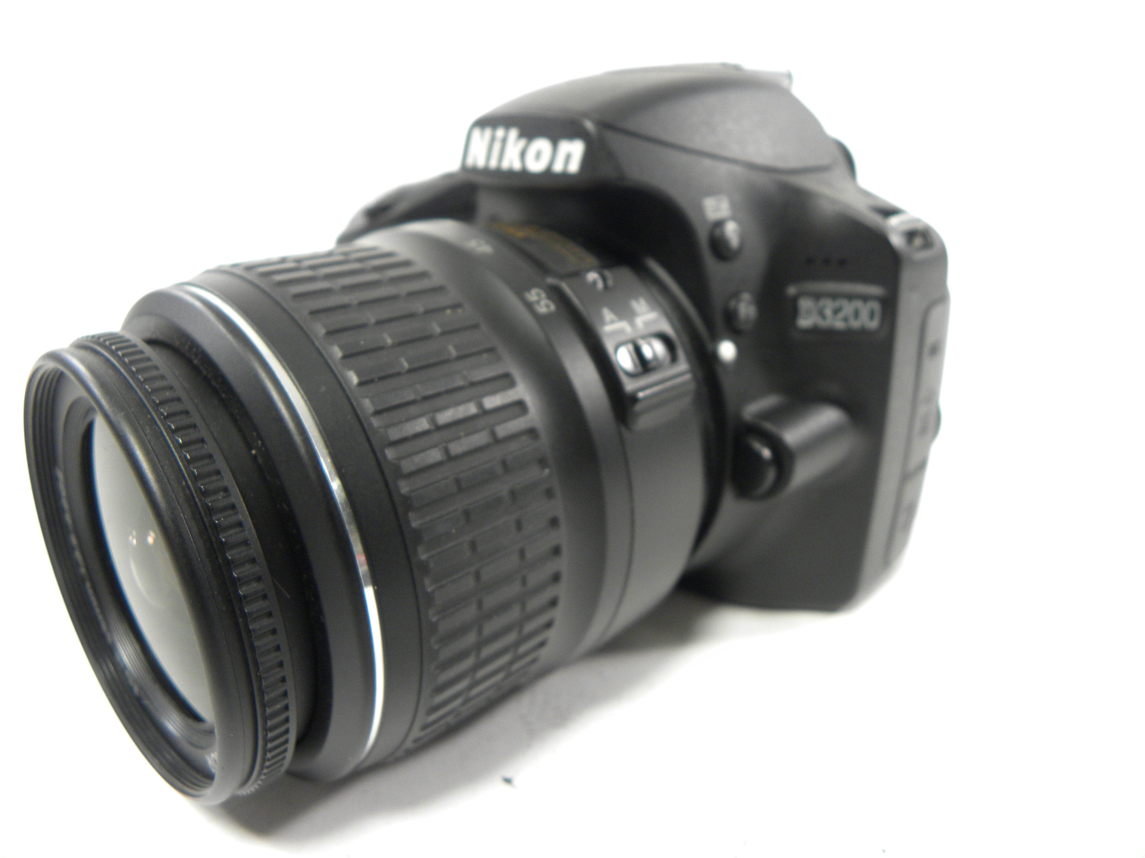 Nikon D3200 24.2mp Digital SLR w/AF-S DX ED 18-55 f3.5-5.6G II
