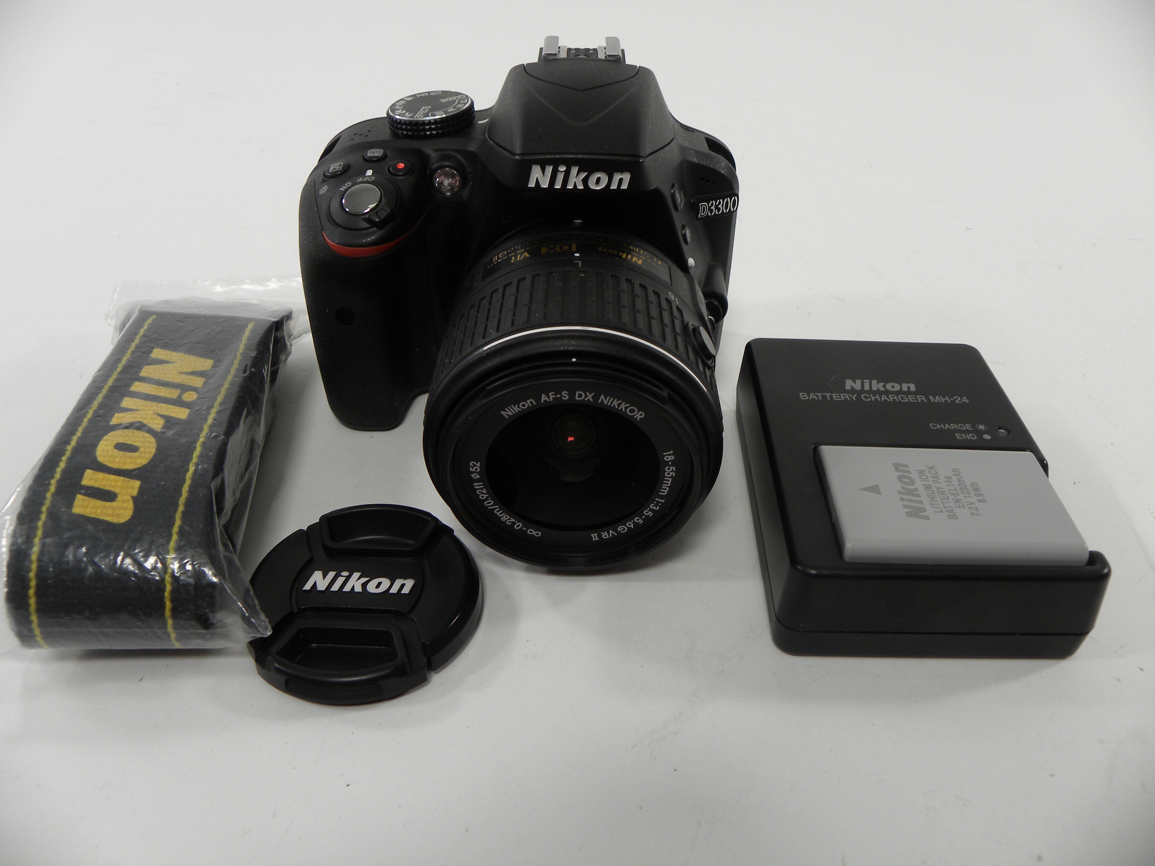Nikon D3300 24.2mp Digital SLR w/Nikkor AF-S DX VR 18-55 Shutter Ct #750
