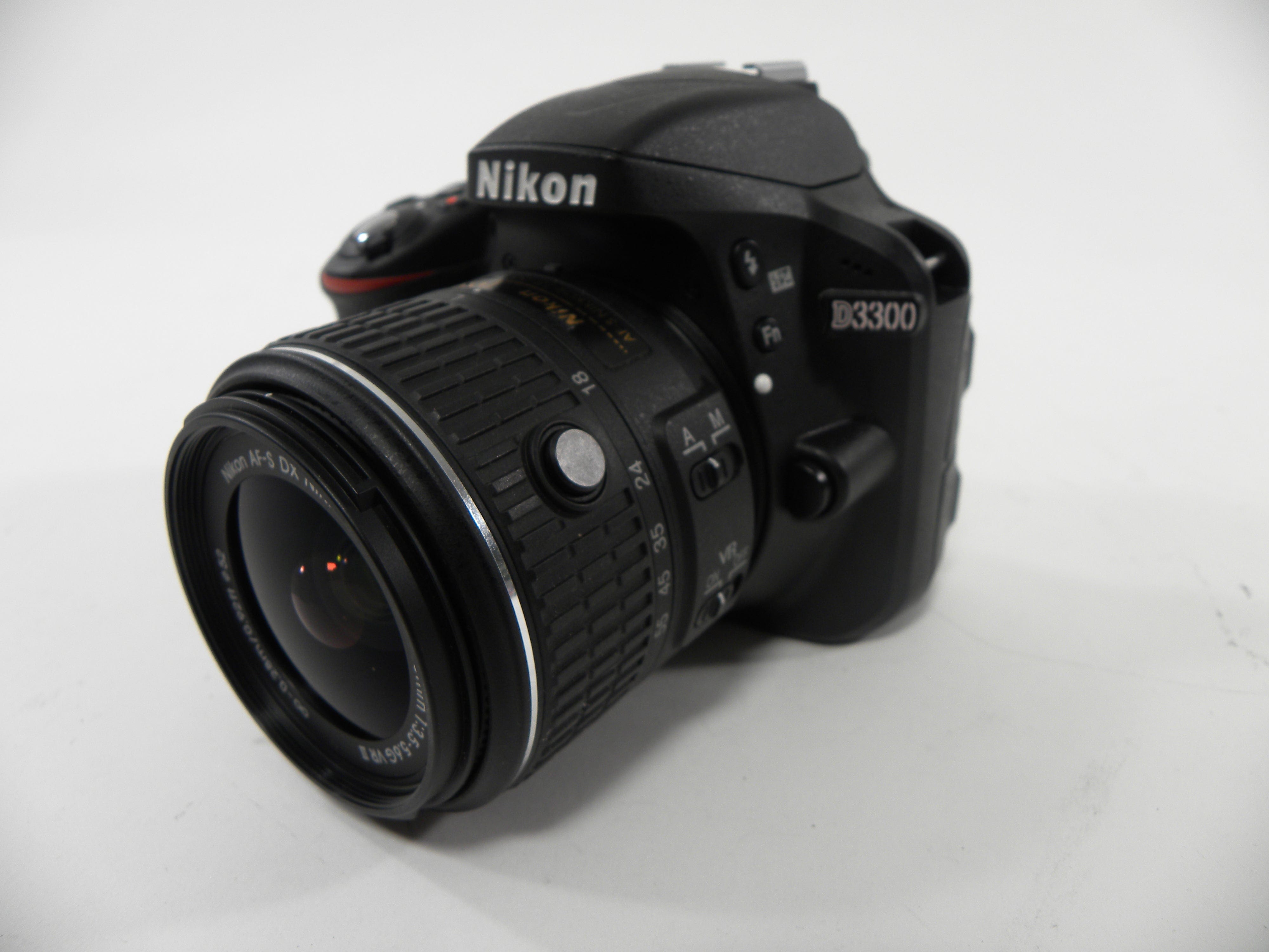 Nikon D3300 24.2mp Digital SLR w/Nikkor AF-S DX VR 18-55 Shutter Ct #750
