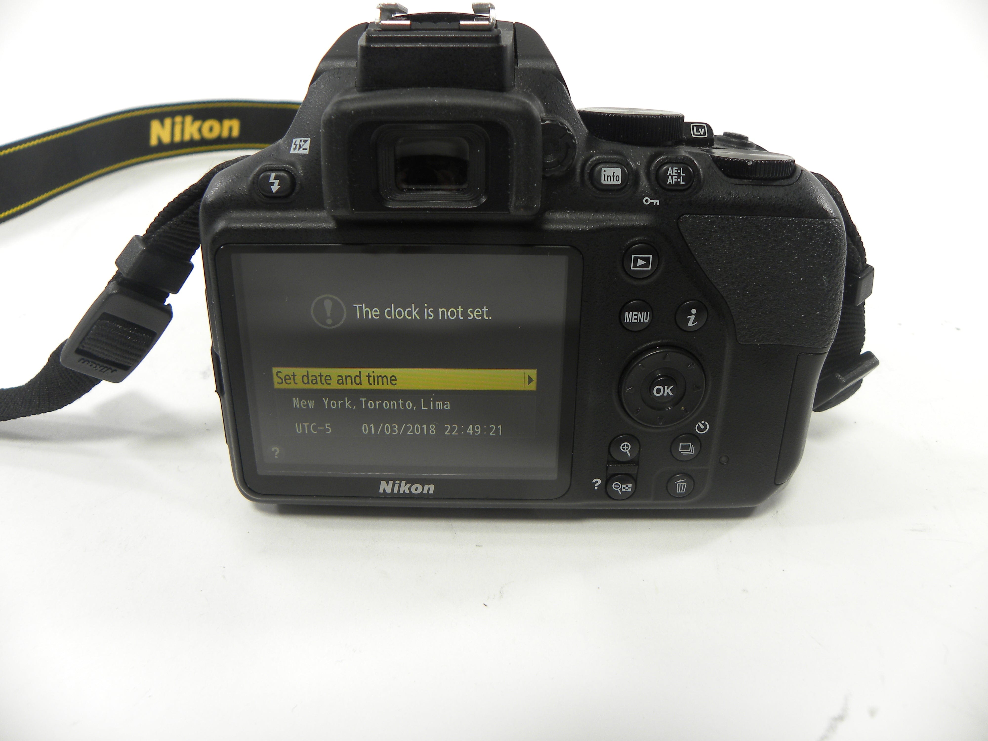 Nikon D3500 24.2mp Digital SLR w/AF-P DX VR 18-55 Shutter Ct. 1,704