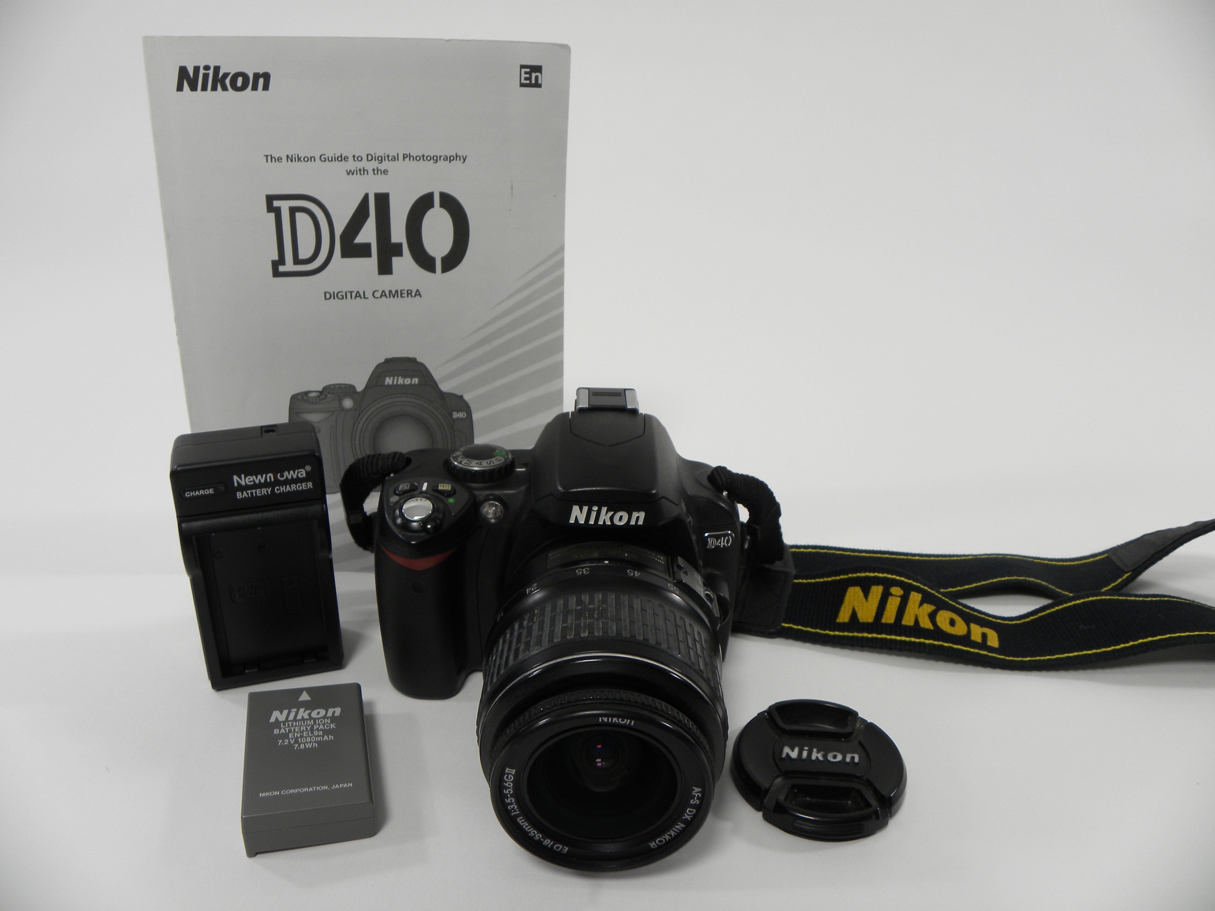 Nikon D40 6.1mp Digital SLR w/AF-S DX ED 18-55mm II Shutter Ct. 3,753