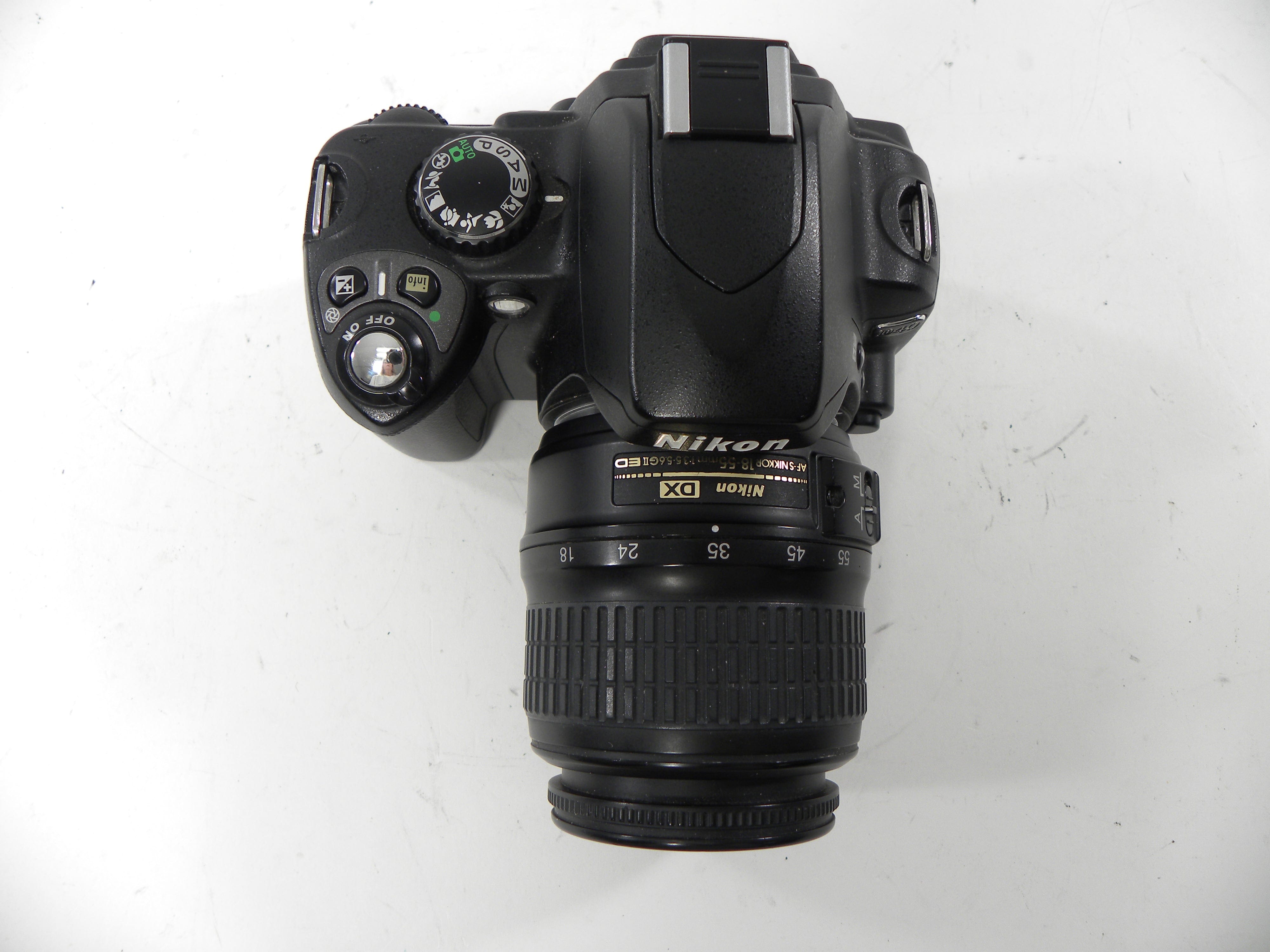 Nikon D40 6.1mp Digital SLR w/AF-S DX SWM ED 18-55mm f3.5-5.6G II