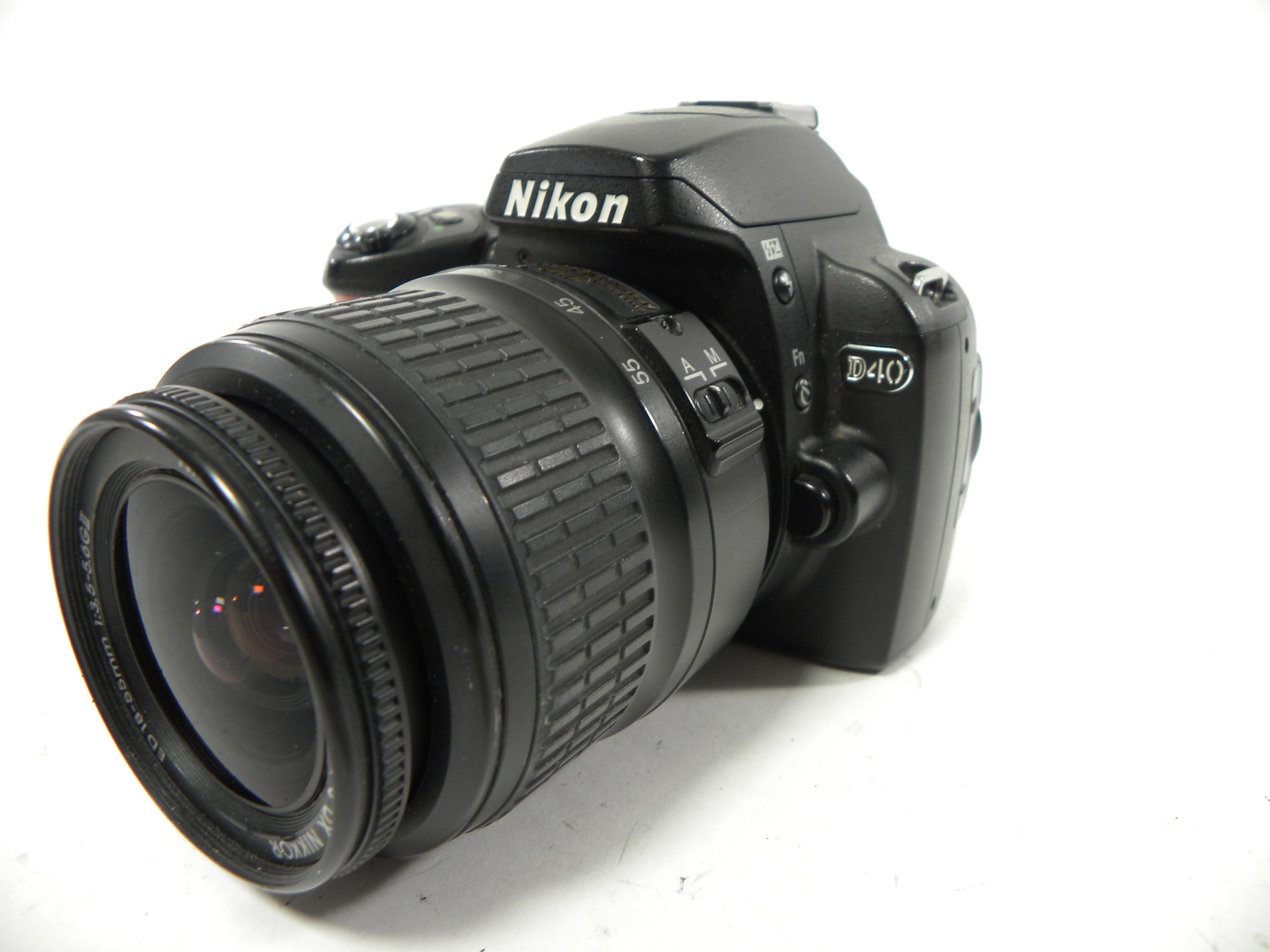 Nikon D40 6.1mp Digital SLR w/AF-S DX SWM ED 18-55mm f3.5-5.6G II