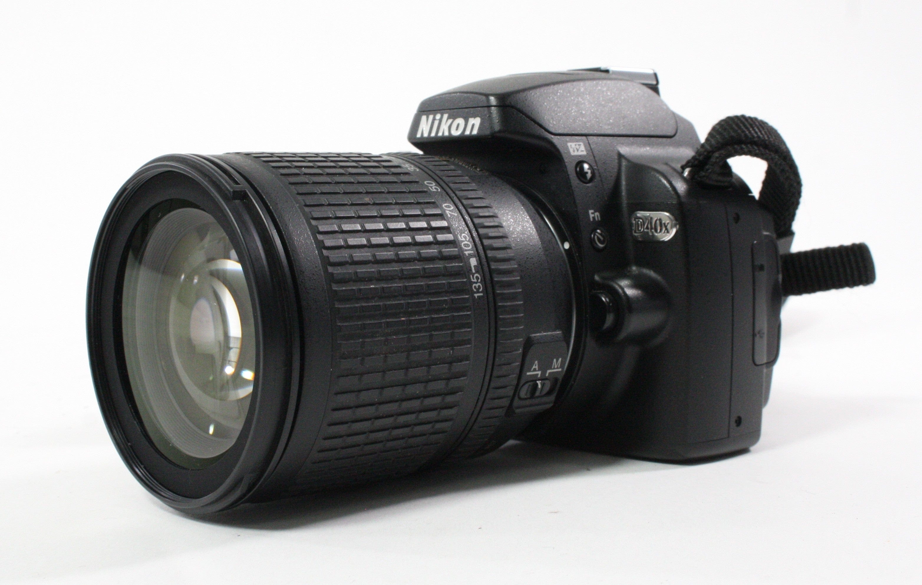 Nikon D40X Digital SLR Camera with 18-135mm f/3.5-5.6G w Shutter Count 23,048