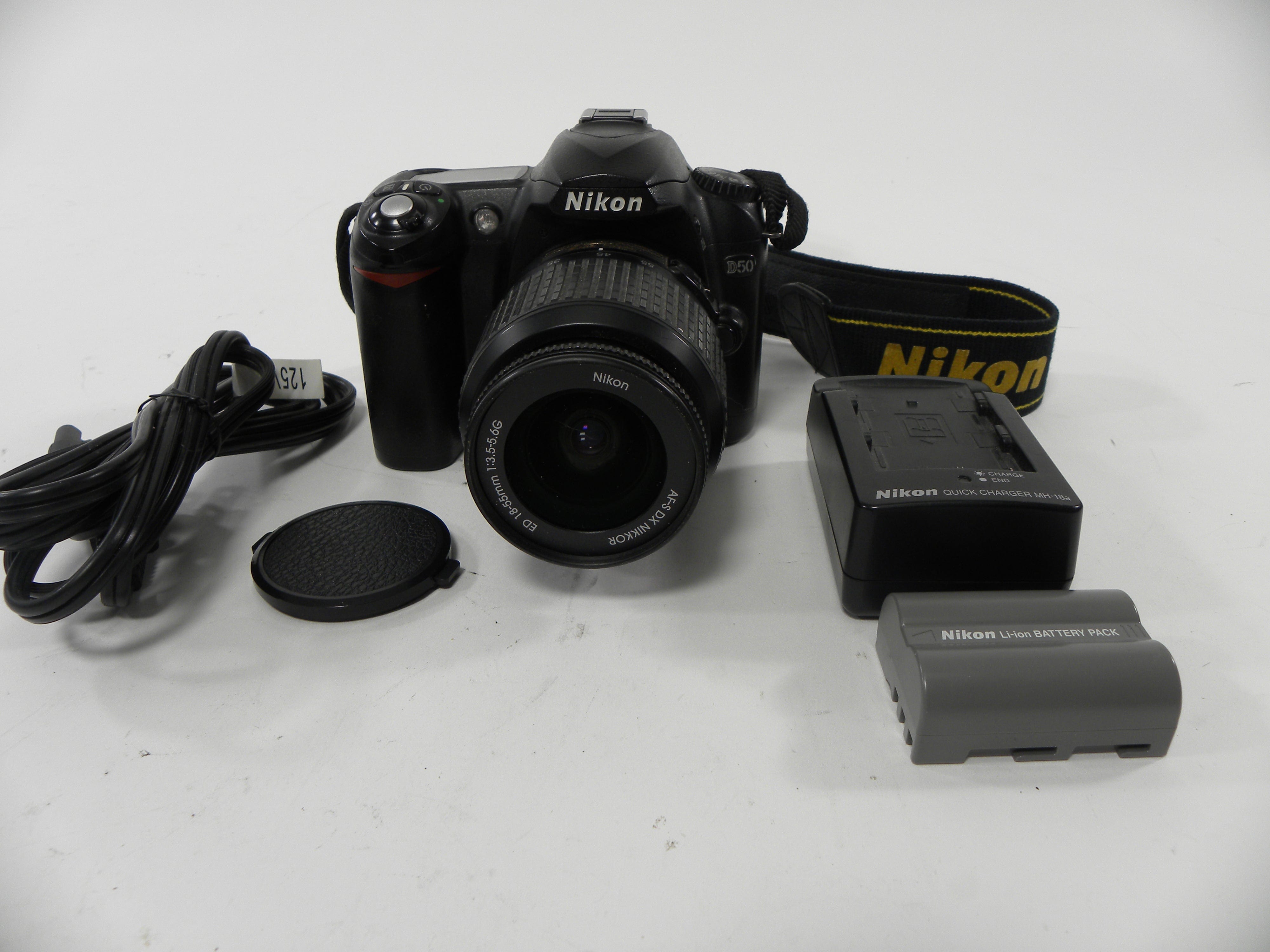 Nikon D50 6.1mp Digital SLR w/Nikkor AF-S DX ED 18-55mm Shutter Ct 13,144