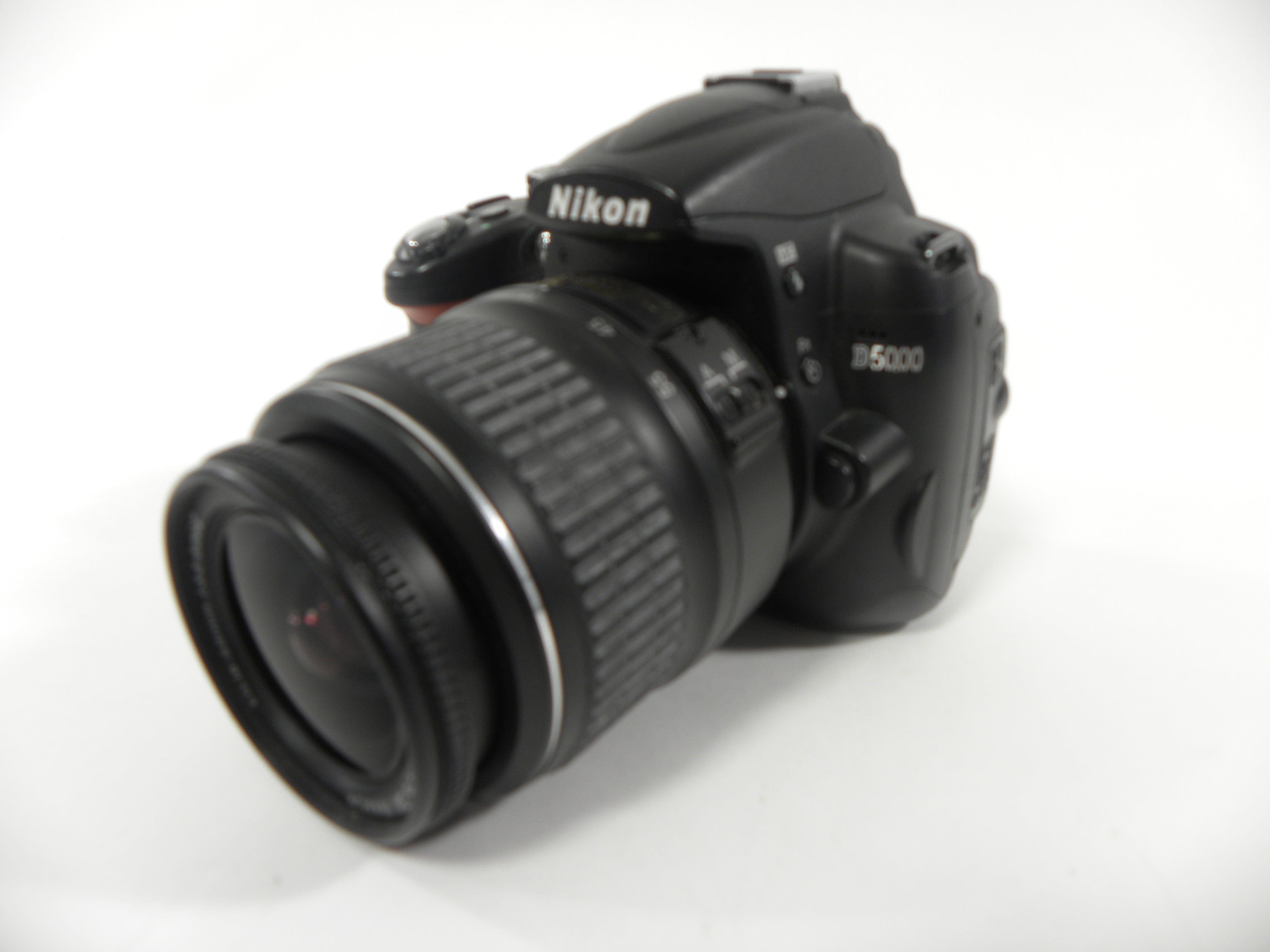 Nikon D5000 12.3mp Digital SLR w/AF-S Nikkor 18-55 II Shutter Ct. 10,835