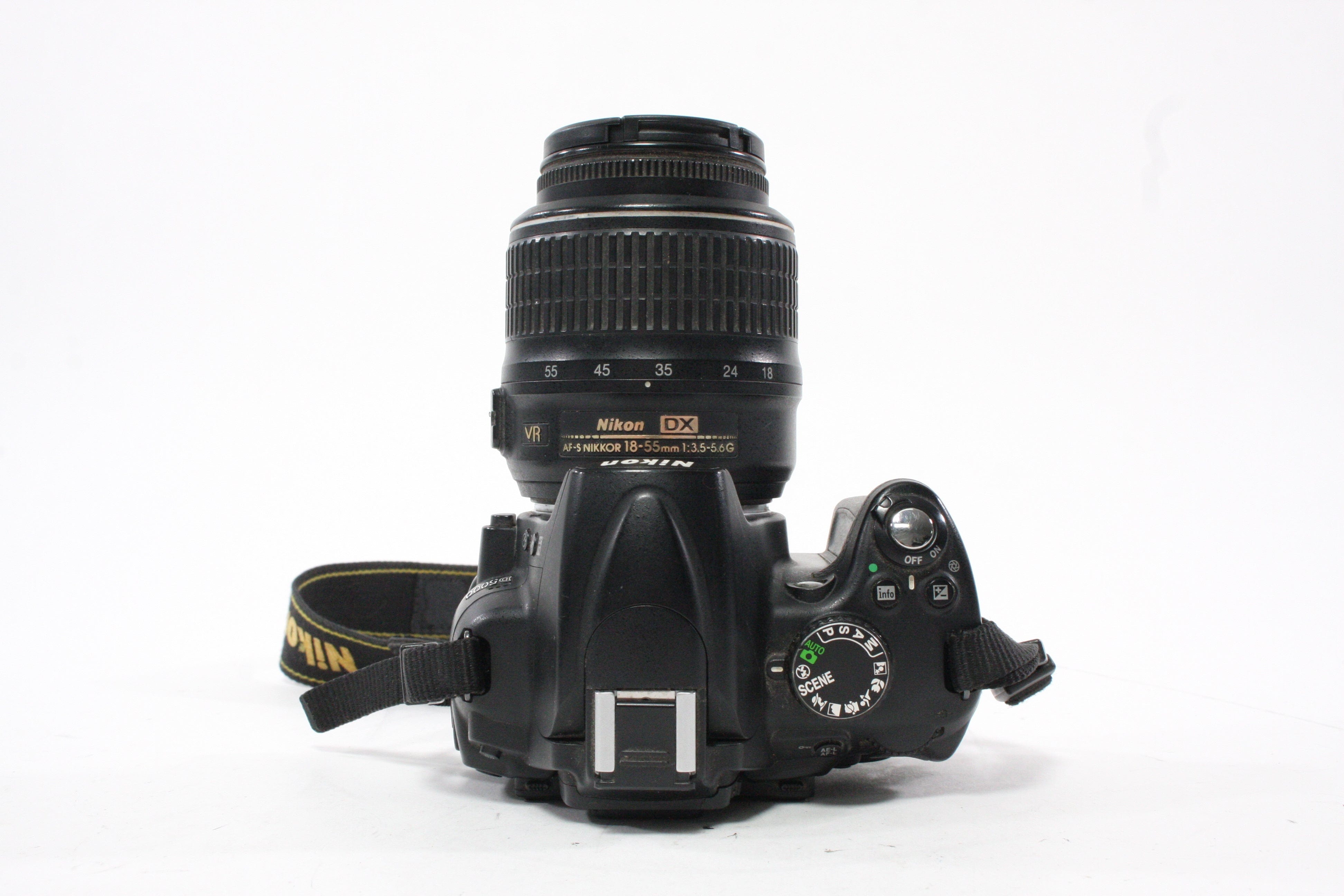 Nikon D5000 DSLR Camera with 18-55 f/3.5-5.6G VR Lens with Shutter Count 10,015