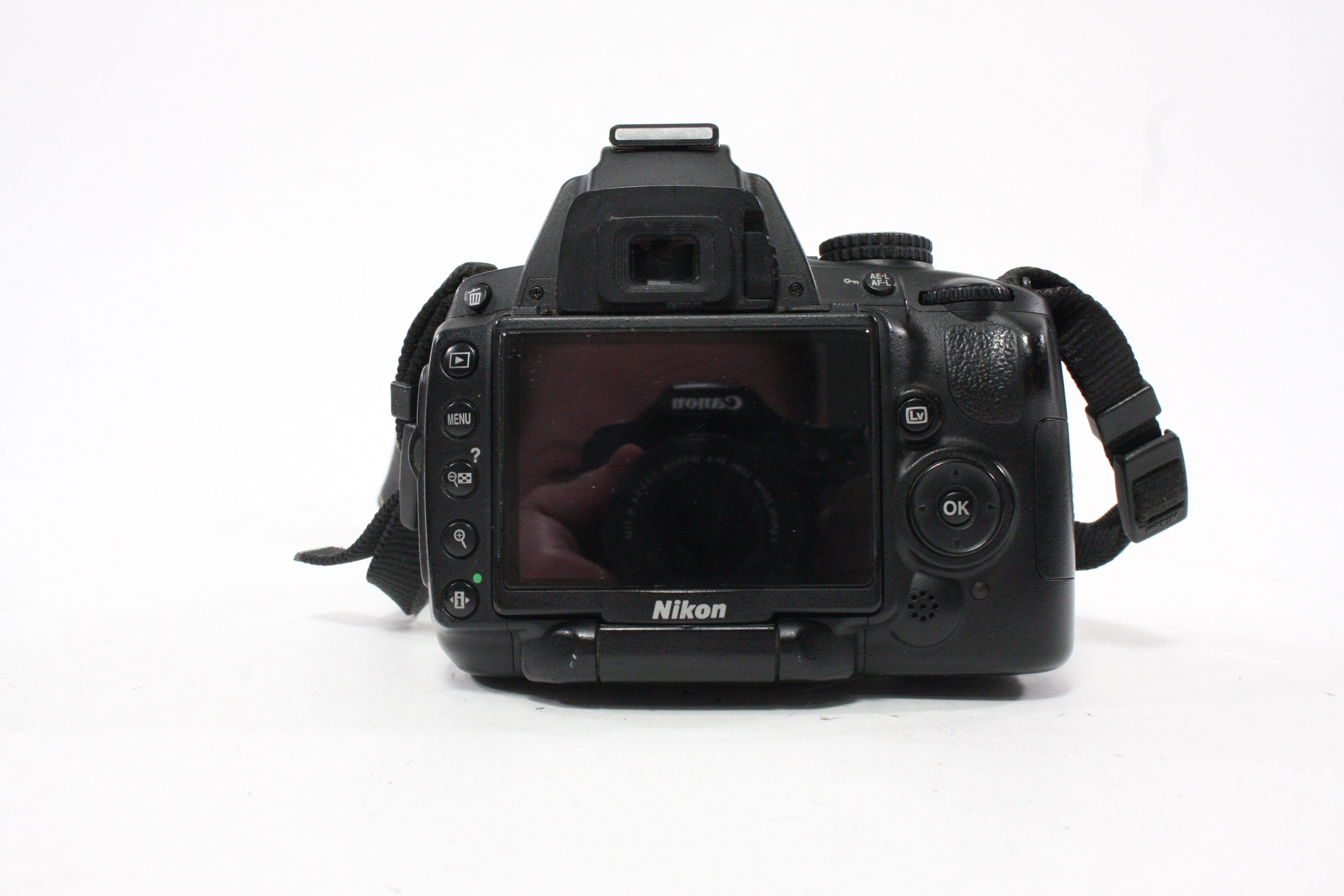 Nikon D5000 DSLR Camera with 18-55 f/3.5-5.6G VR Lens with Shutter Count 10,015