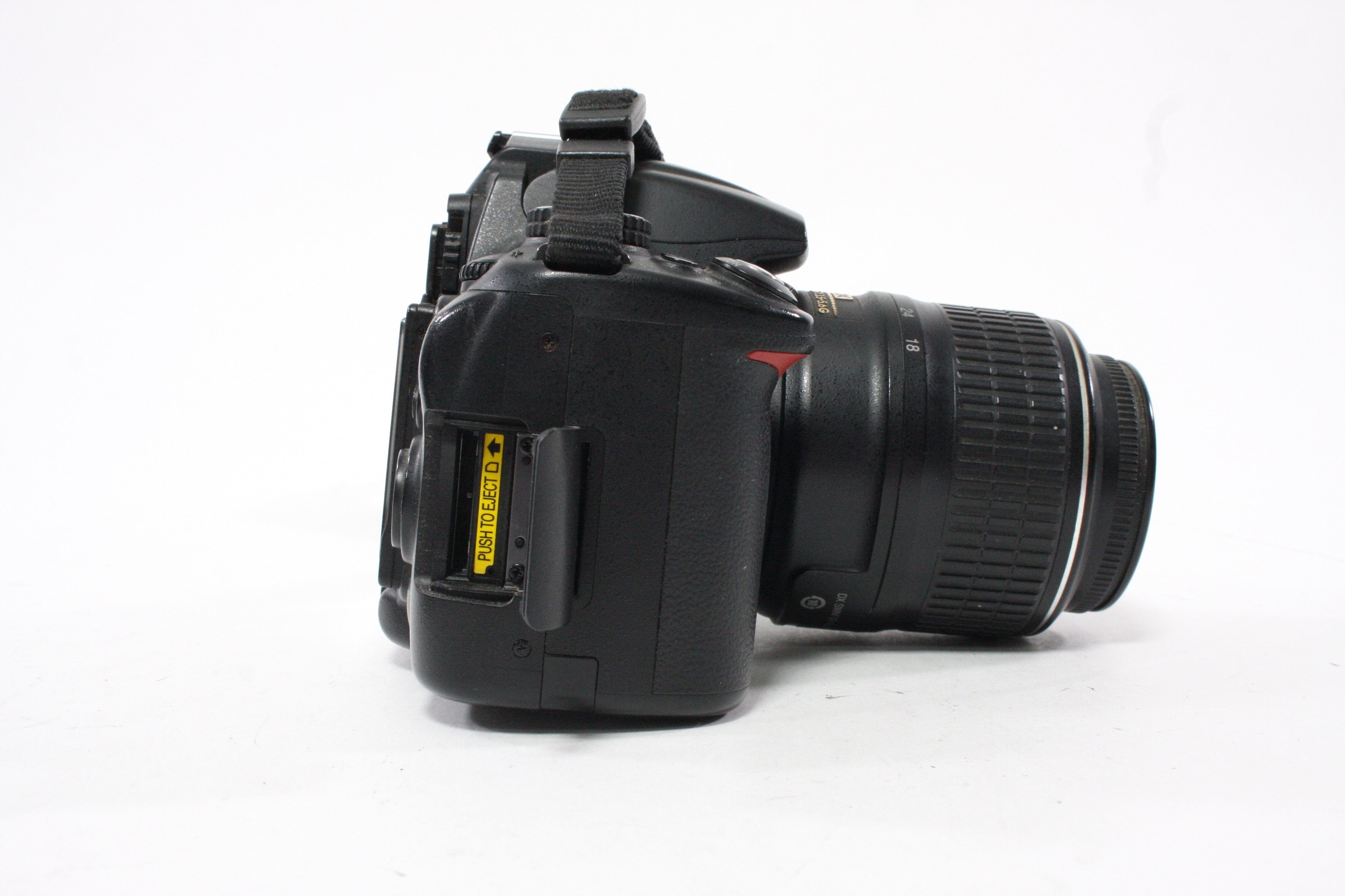 Nikon D5000 DSLR Camera with 18-55 f/3.5-5.6G VR Lens with Shutter Count 10,015