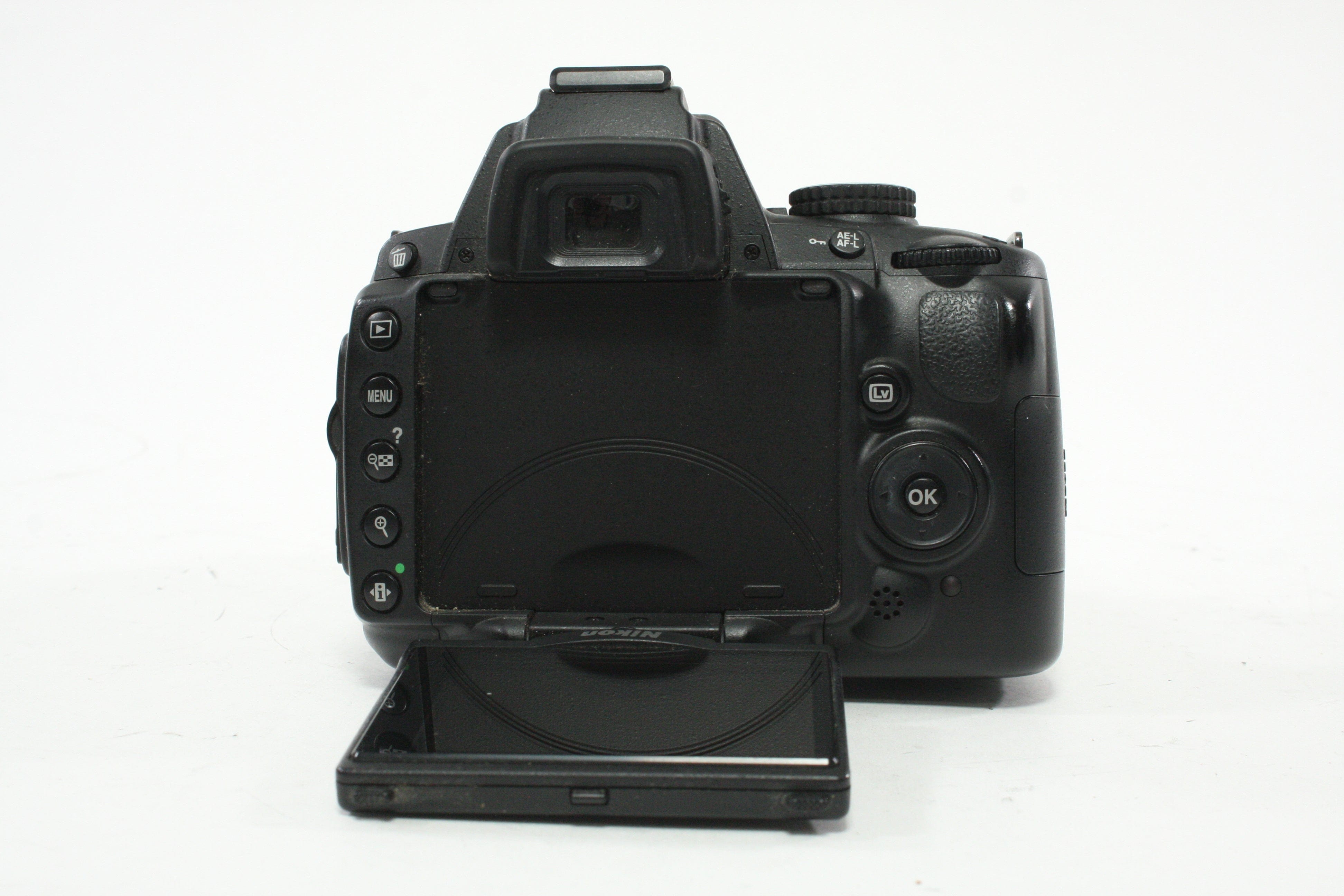 Nikon D5000 DSLR Camera with 18-55mm df/3.5-5.6G VR Lens with Shutter Count 7,362