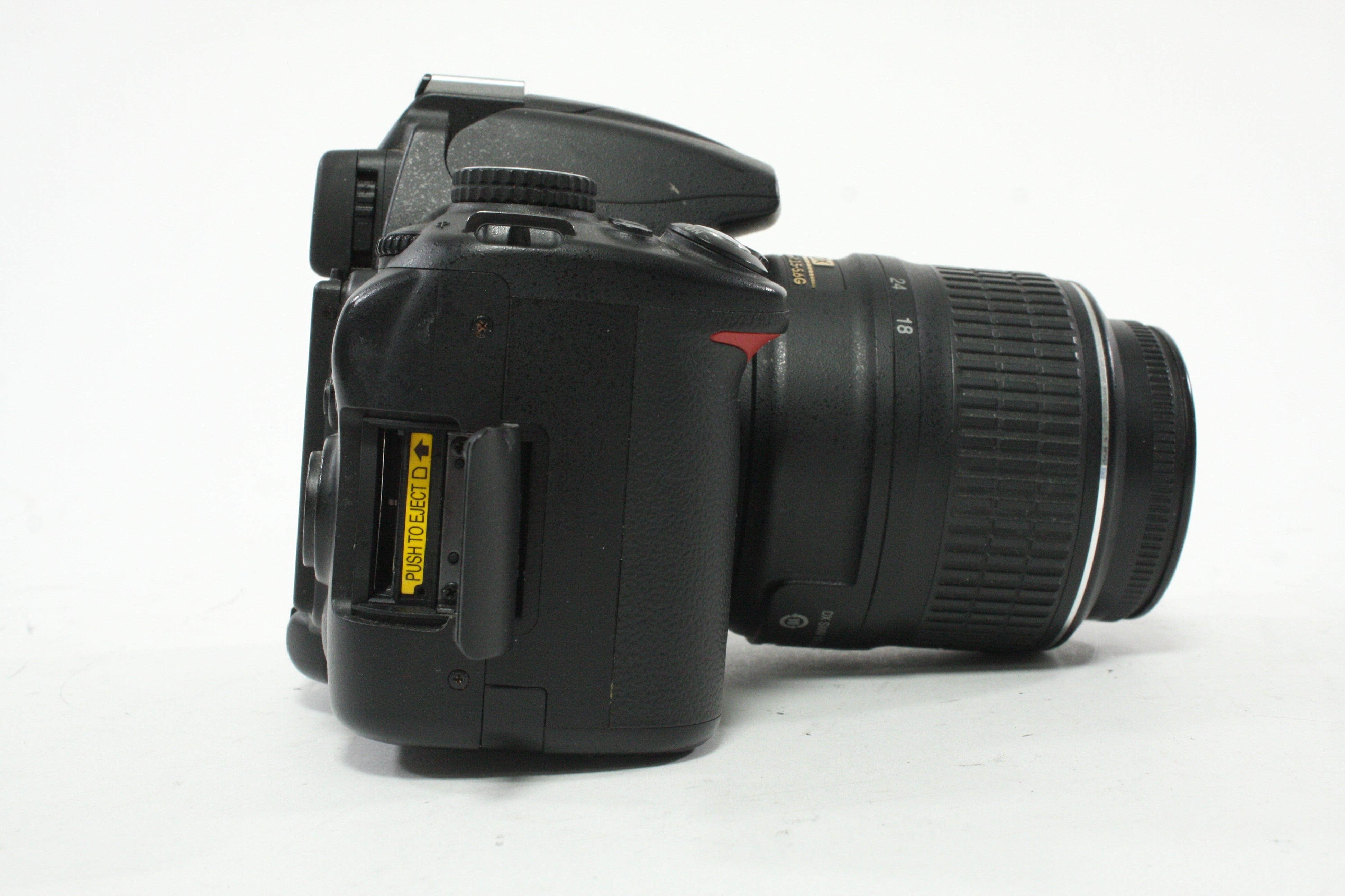 Nikon D5000 DSLR Camera with 18-55mm df/3.5-5.6G VR Lens with Shutter Count 7,362