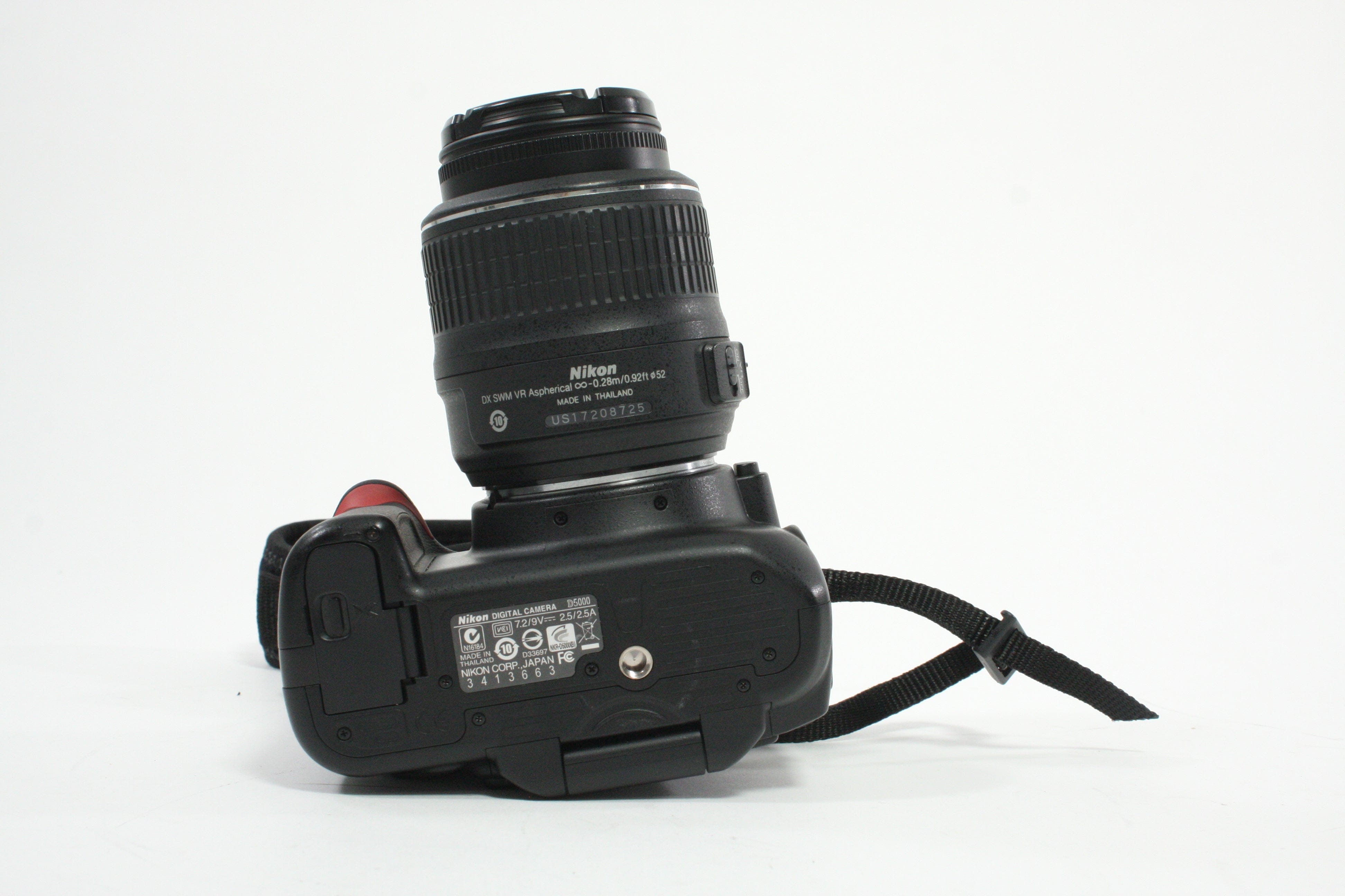 Nikon D5000 DSLR Camera with 18-55mm f/3.5-5.6 G DX VR Lens