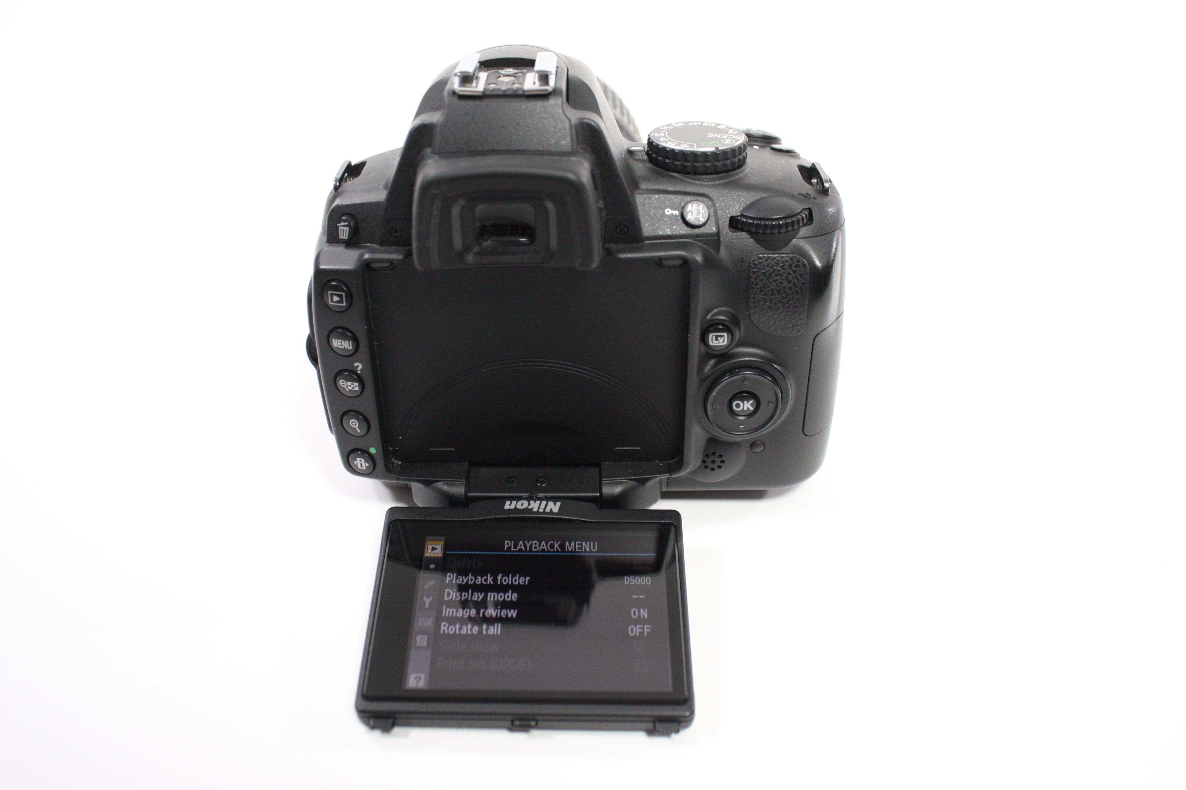 Nikon D5000 DSLR Camera with 18-55mm f/3.5-5.6G VR AF-S Lens for F Mount with Shutter Count 3,872