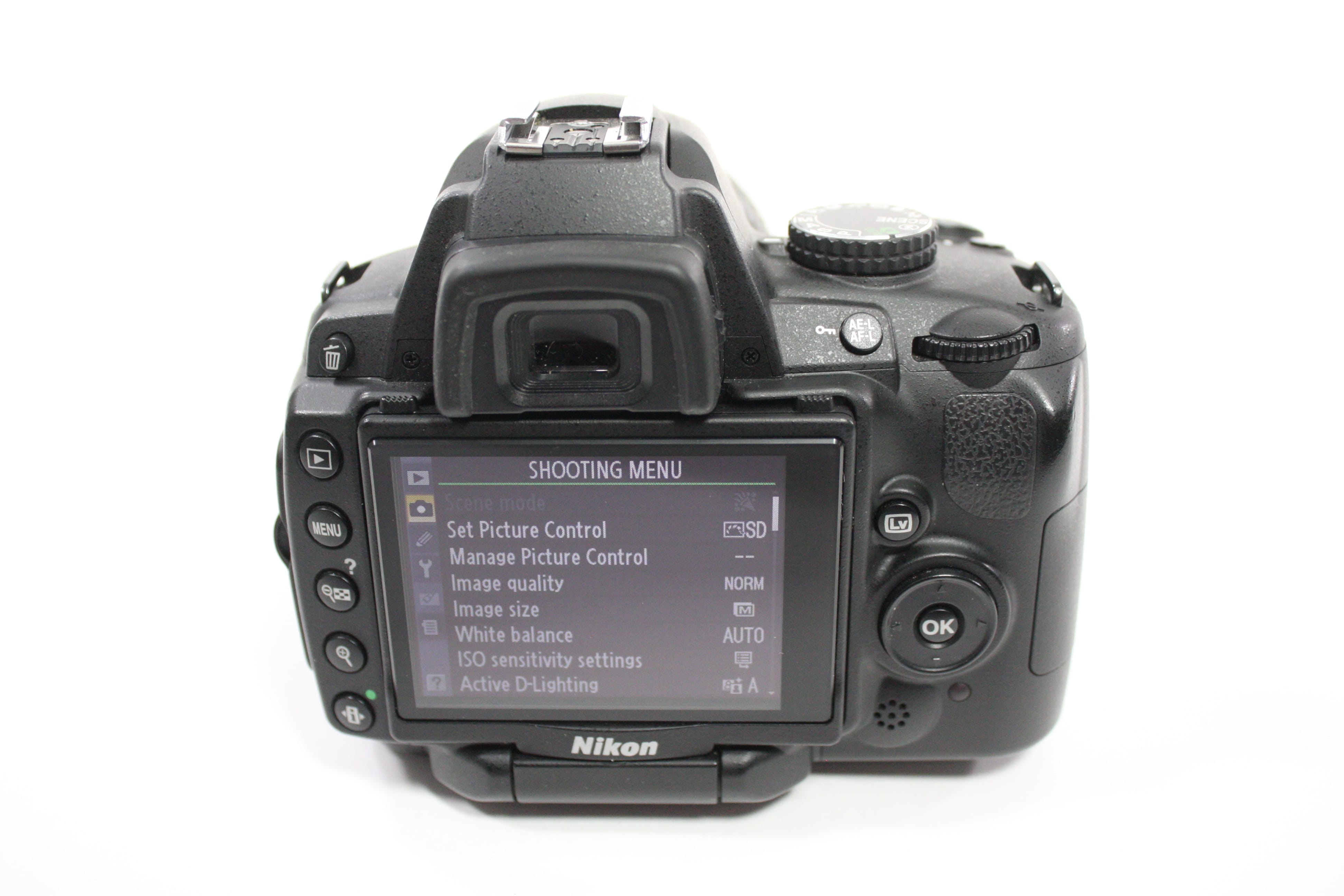 Nikon D5000 DSLR Camera with 18-55mm f/3.5-5.6G VR AF-S Lens for F Mount with Shutter Count 3,872