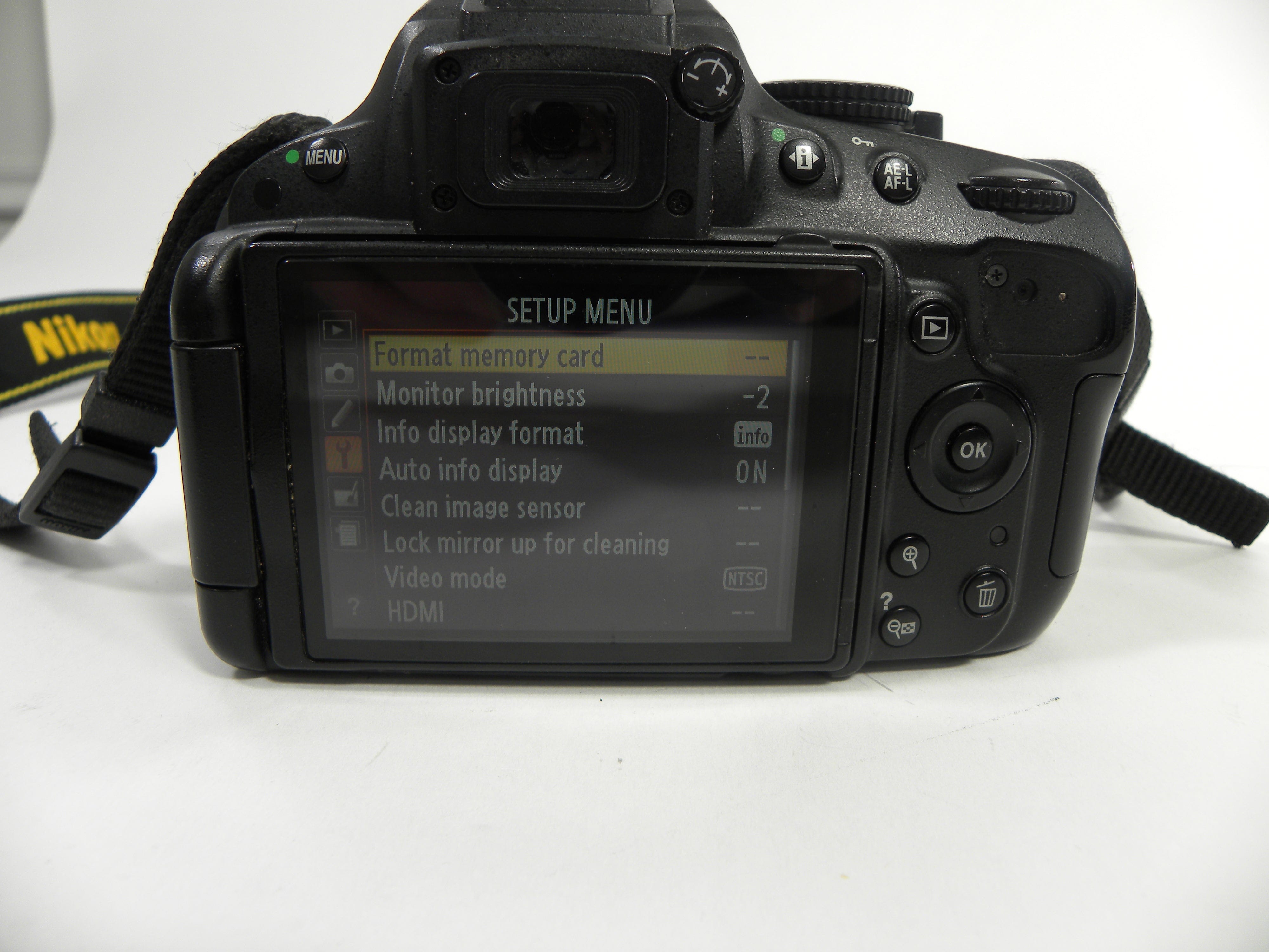 Nikon D5100 16.2mp Digital SLR Camera Body only - Parts or Repair Only