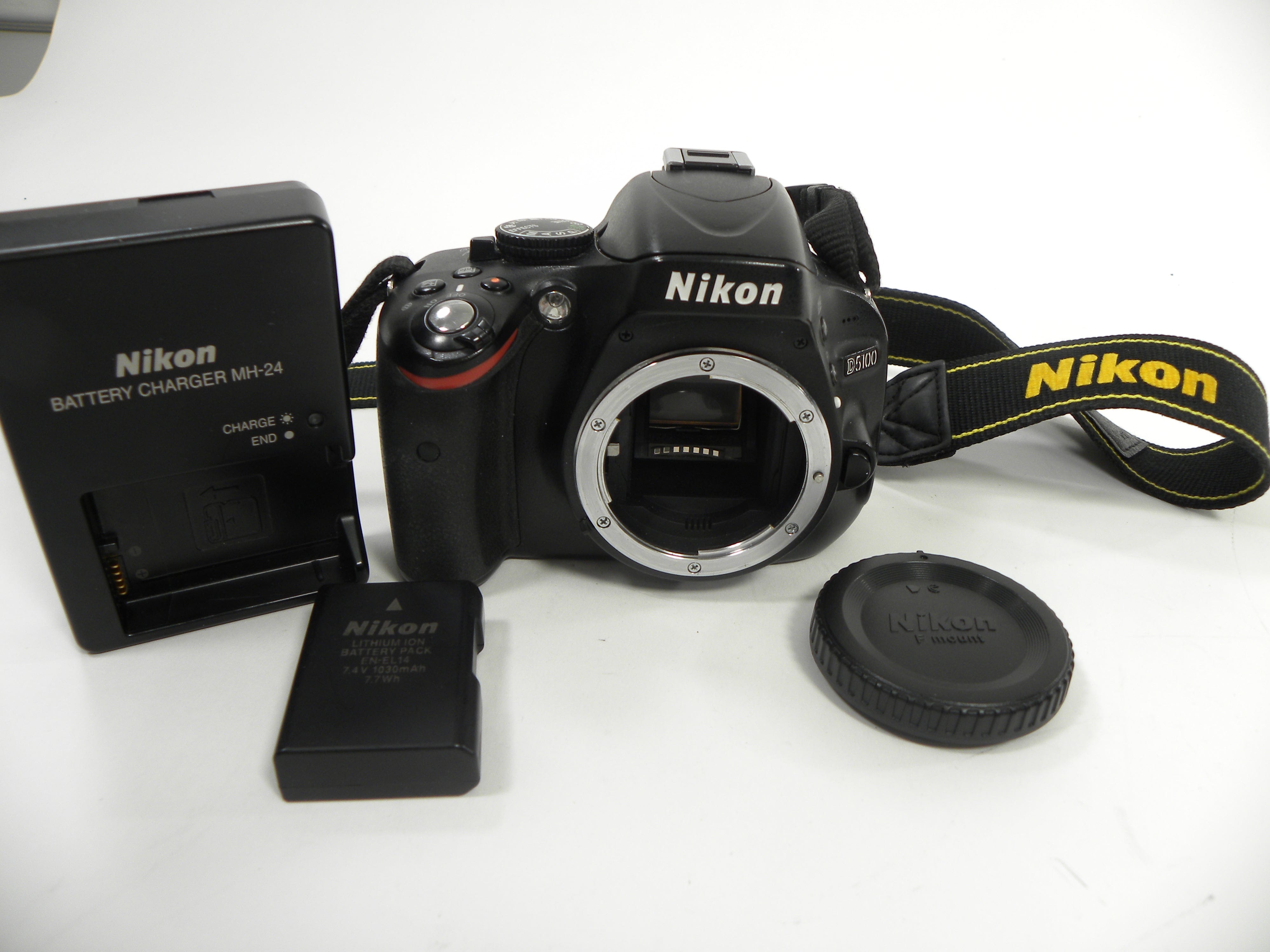 Nikon D5100 16.2mp Digital SLR Camera Body only - Parts or Repair Only