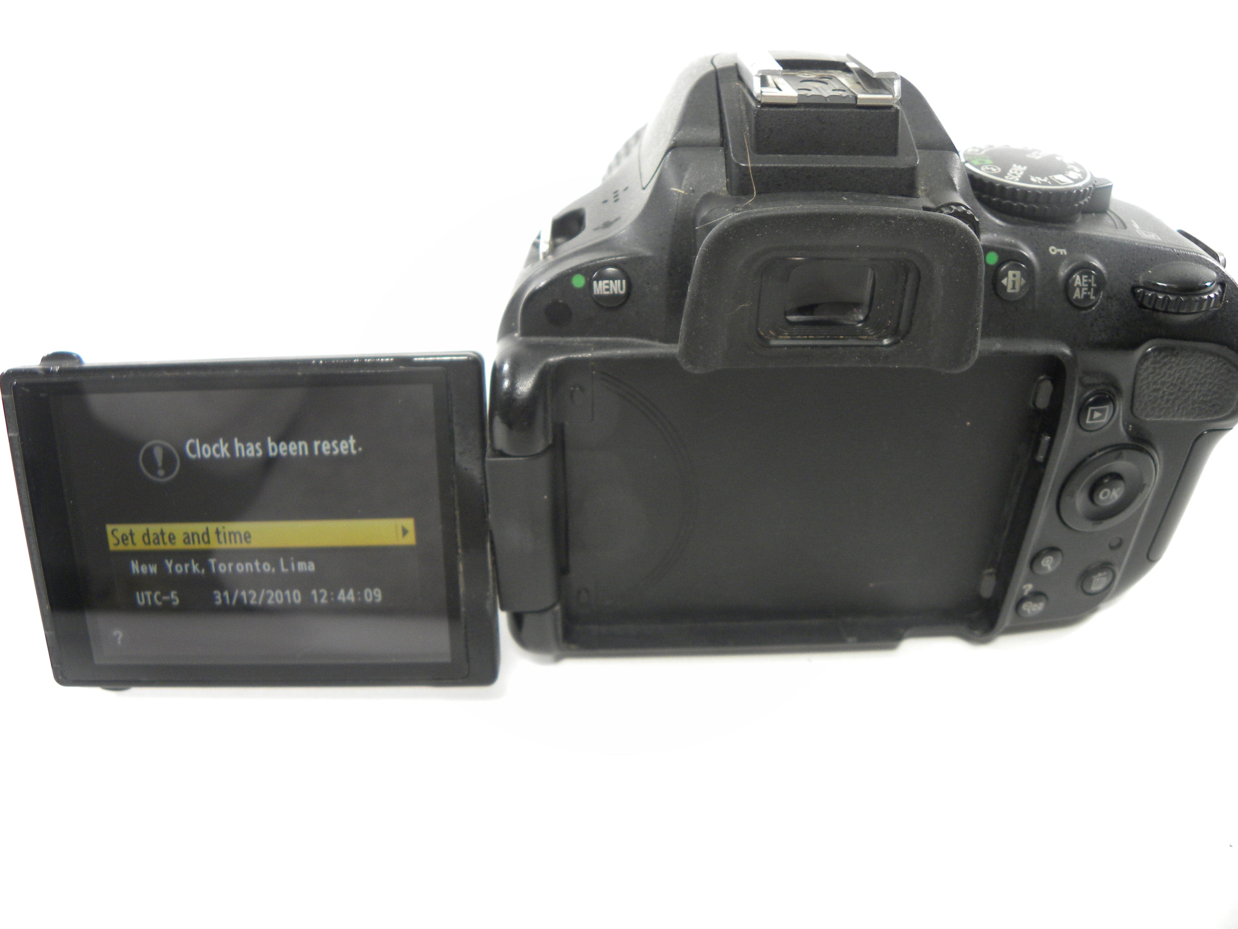 Nikon D5100 16.2mp Digital SLR w/AF-S 18-55 DX ED Shutter Ct. 20,464