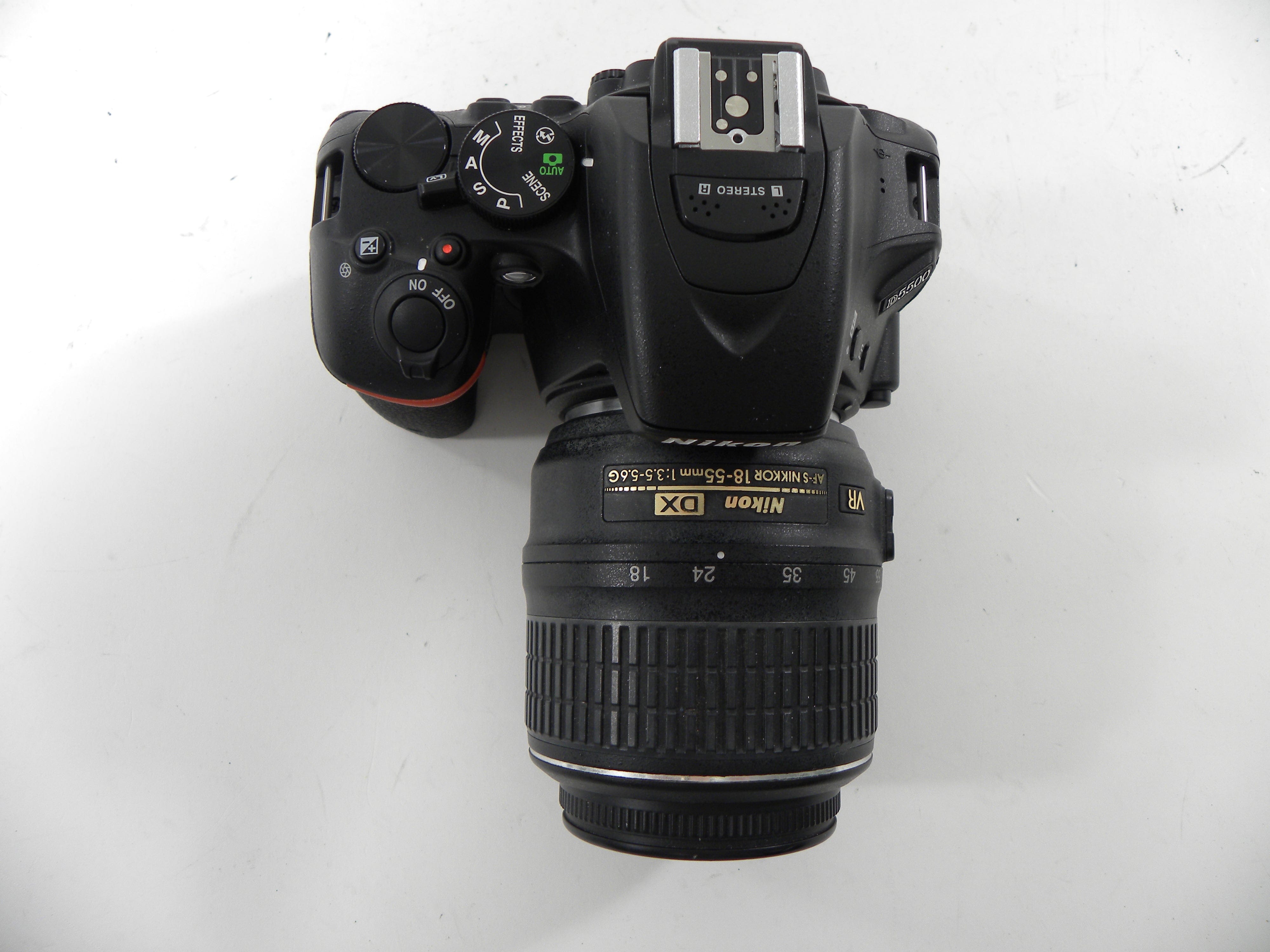 Nikon D5500 24.2mp Digital SLR w/AF-S DX VR 18-55mm Shutter Ct. 809