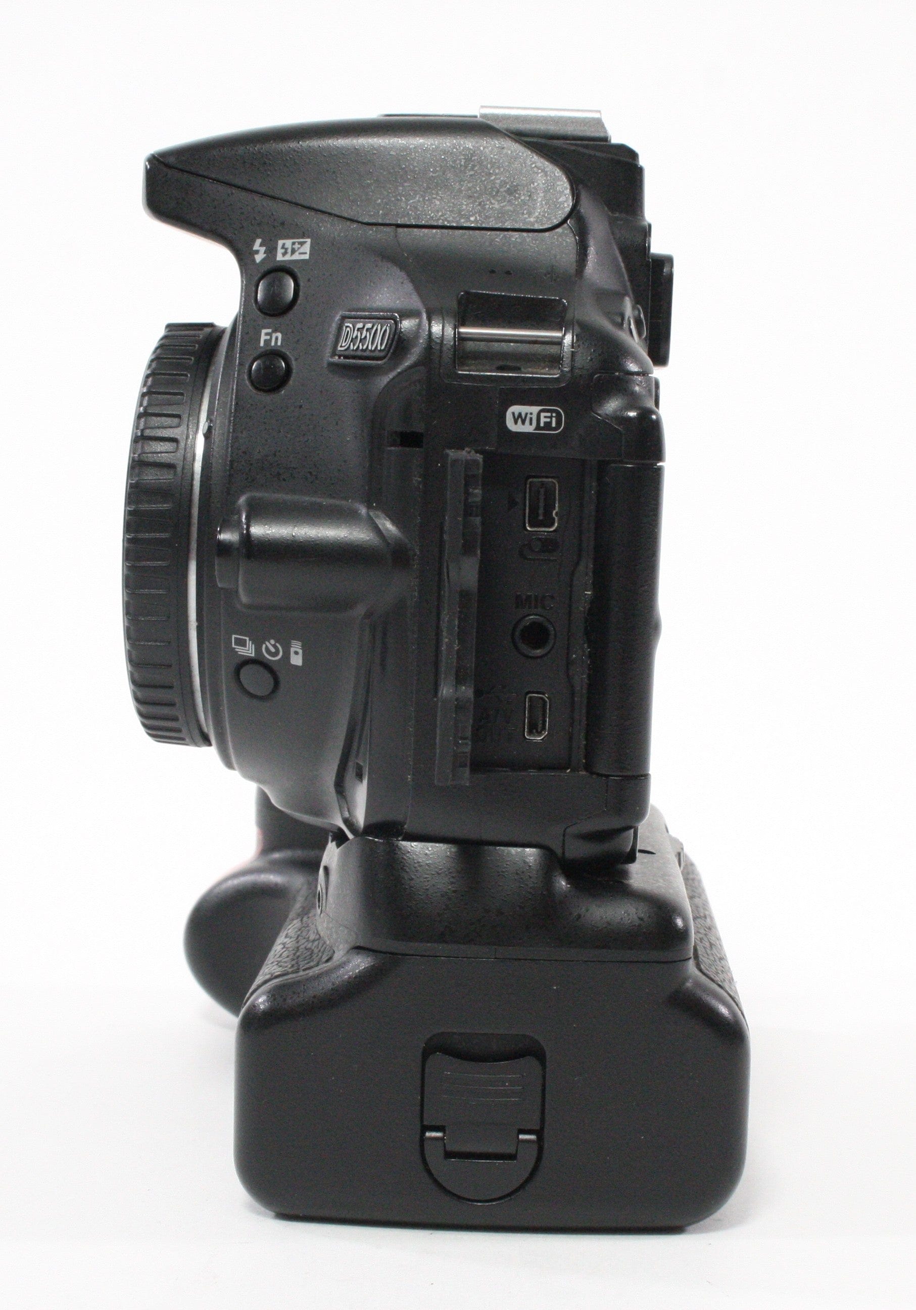 Nikon D5500 Digital Camera SC 31,447 (w/ Neewer Battery Grip)