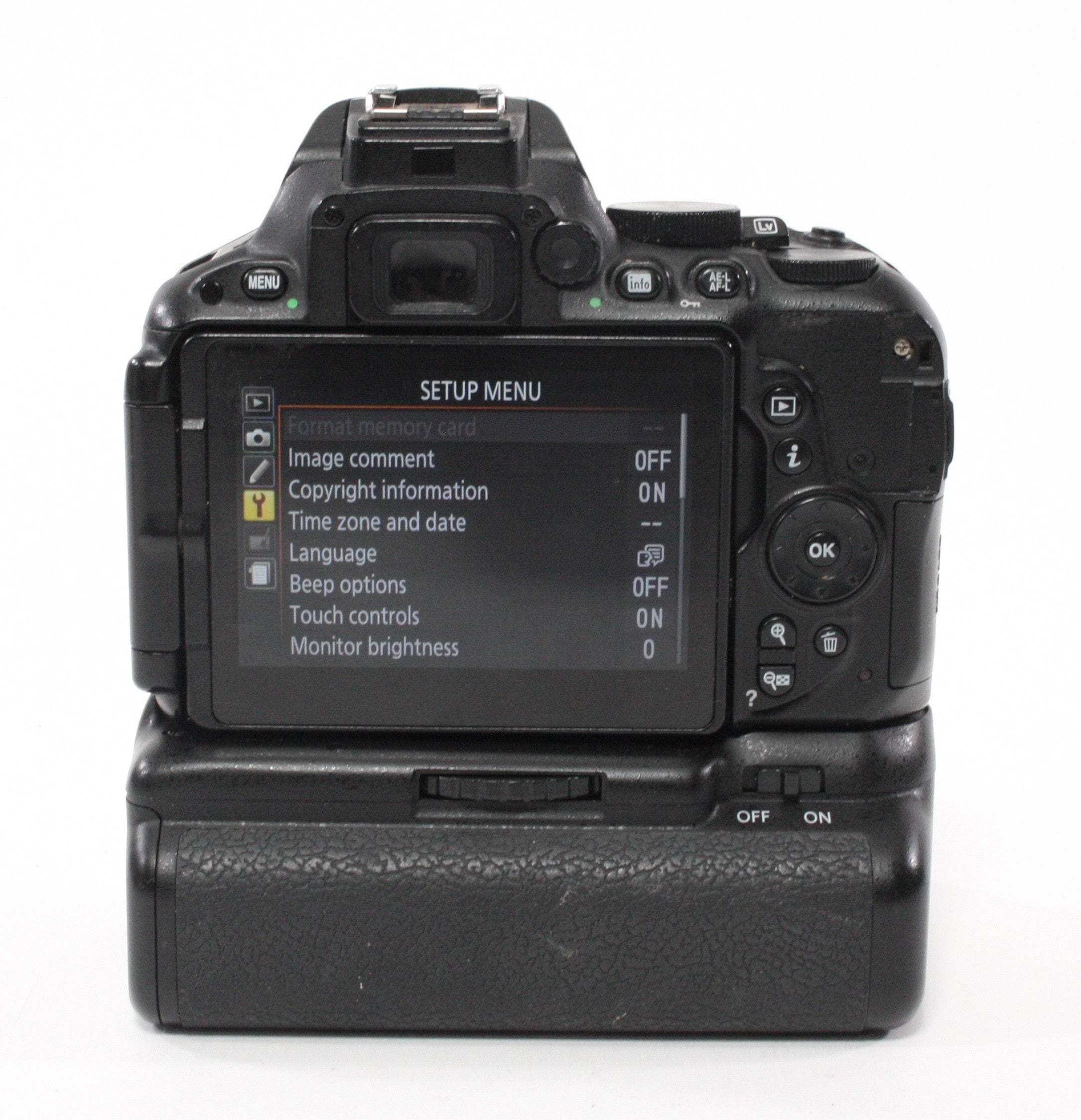 Nikon D5500 Digital Camera SC 31,447 (w/ Neewer Battery Grip)