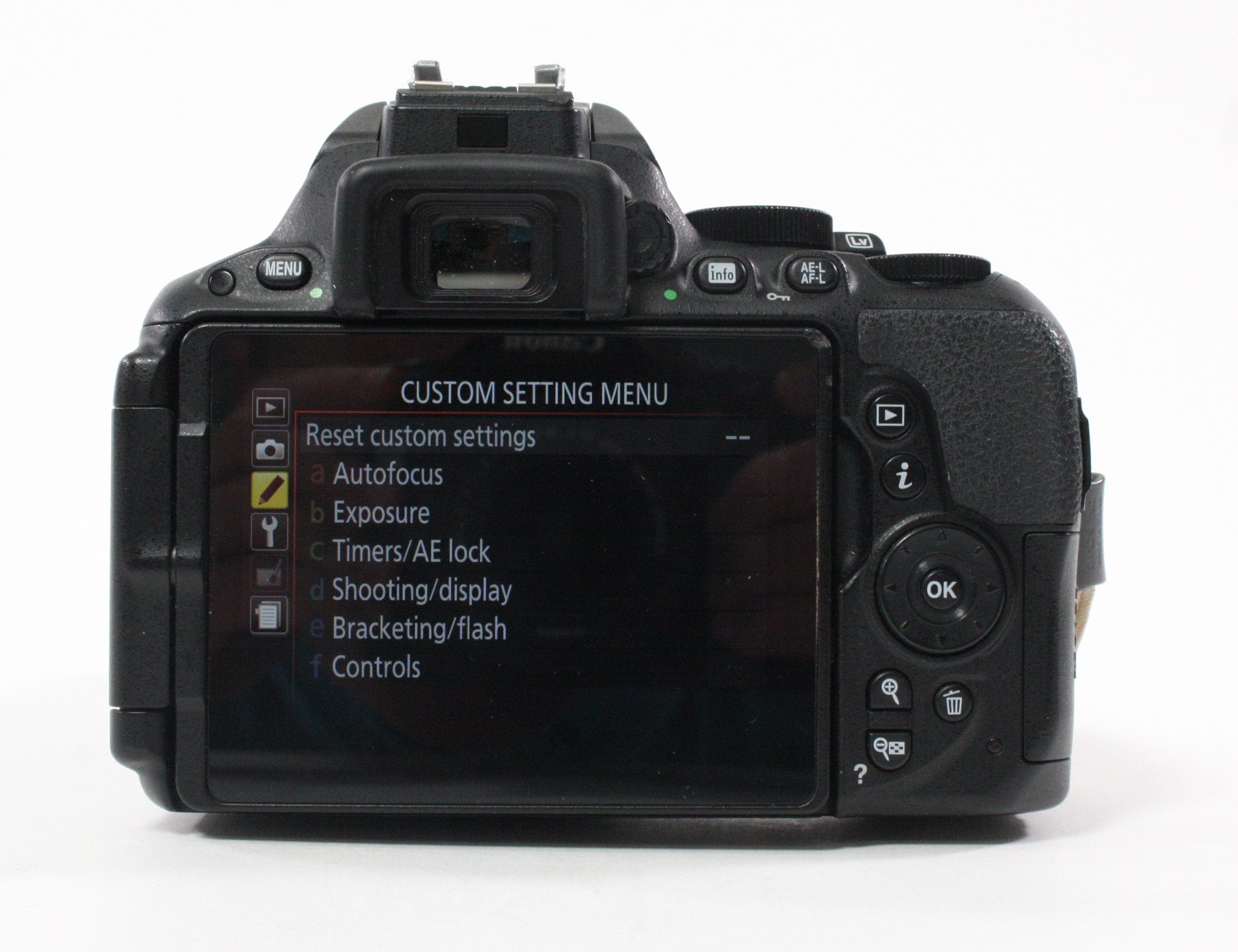Nikon D5500 Digital SLR with 18-55mm f3.5-5.5G VR II Lens Shutter Count 2,325