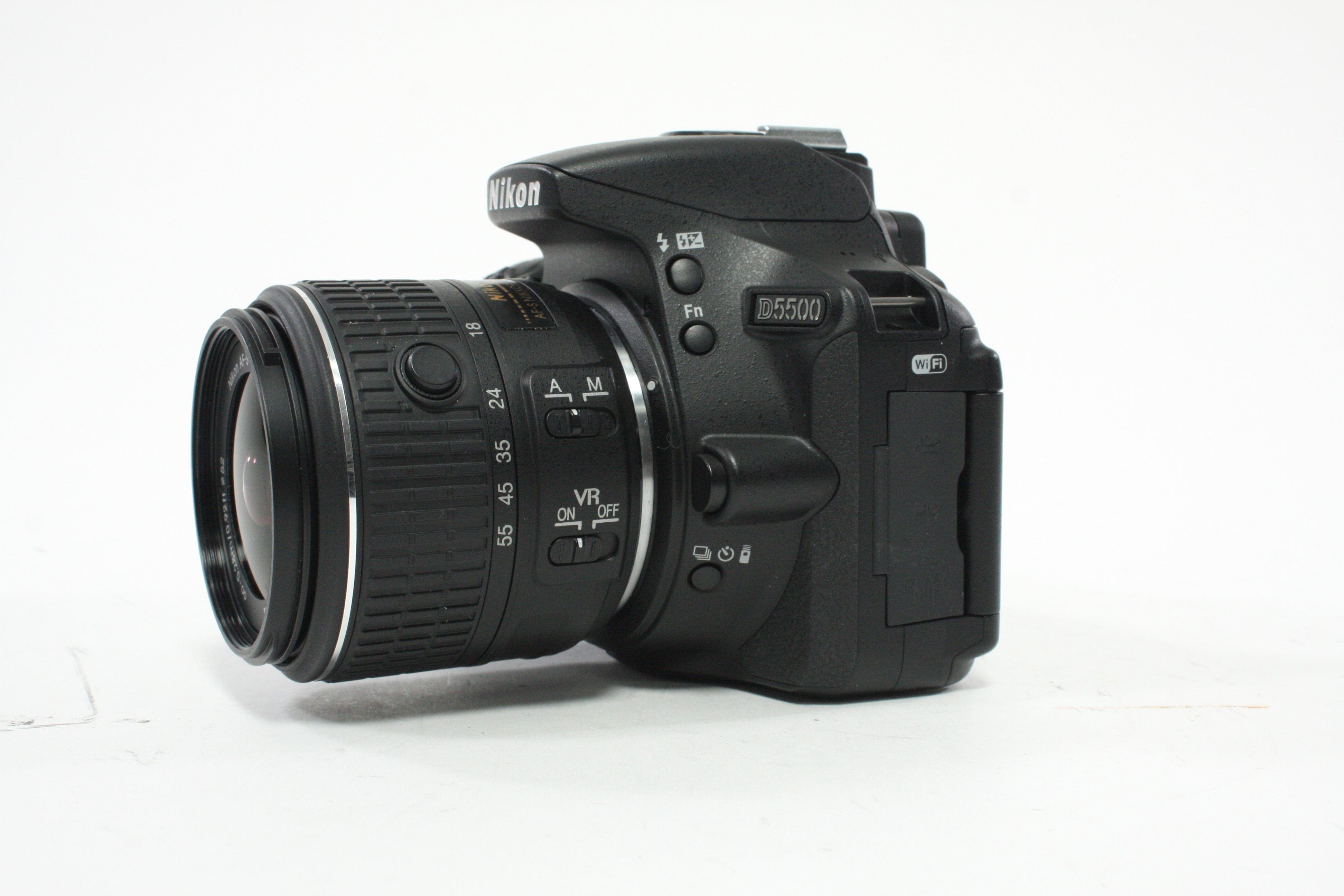 Nikon D5500 DSLR Camera with 18-55mm f/3.5-5.6G II DX VR Lens with Shutter Count 1,722