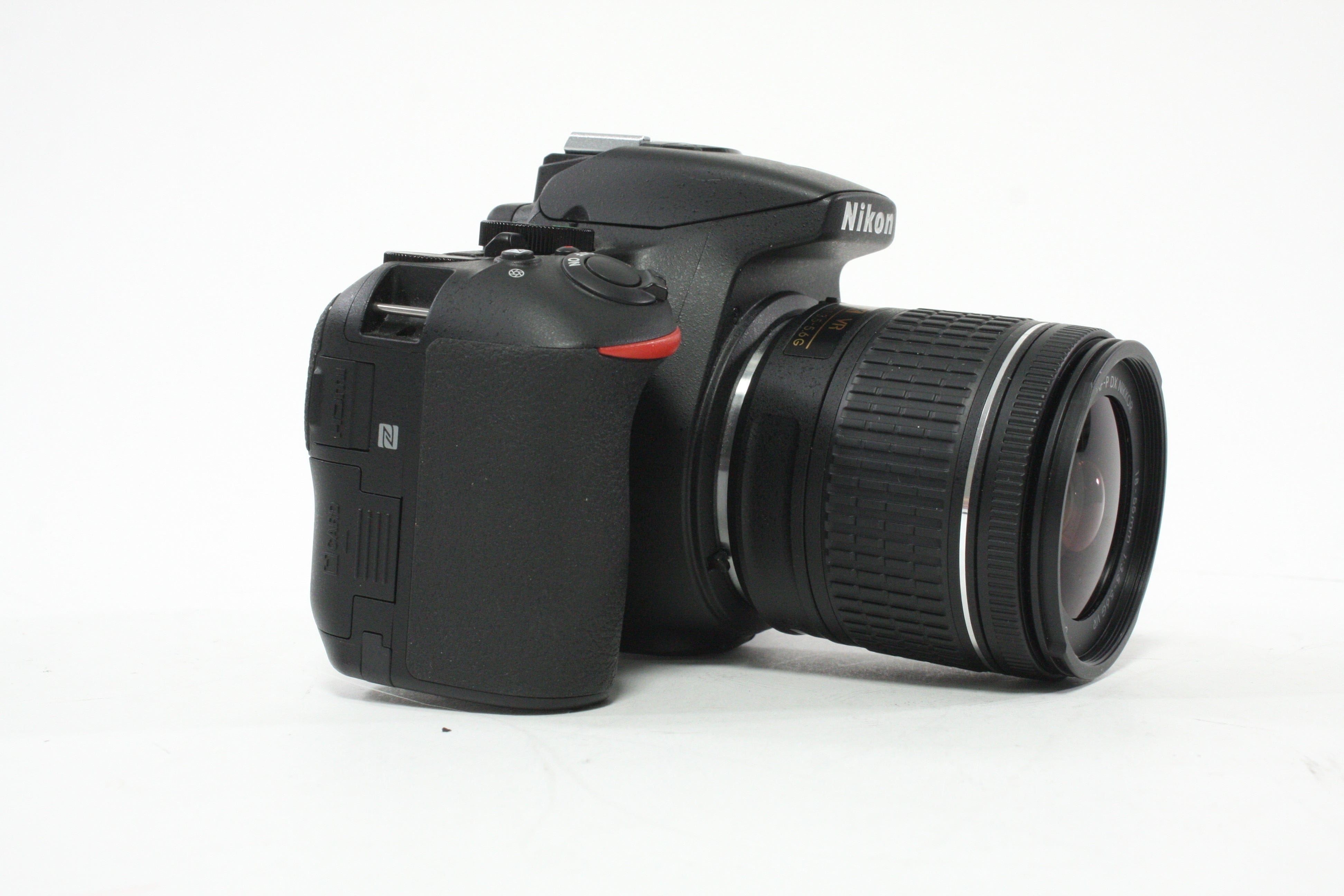 Nikon D5600 DLSR with 18-55mm f/3.5-5.6 AF-P Lens with Shutter Count ONLY 116!