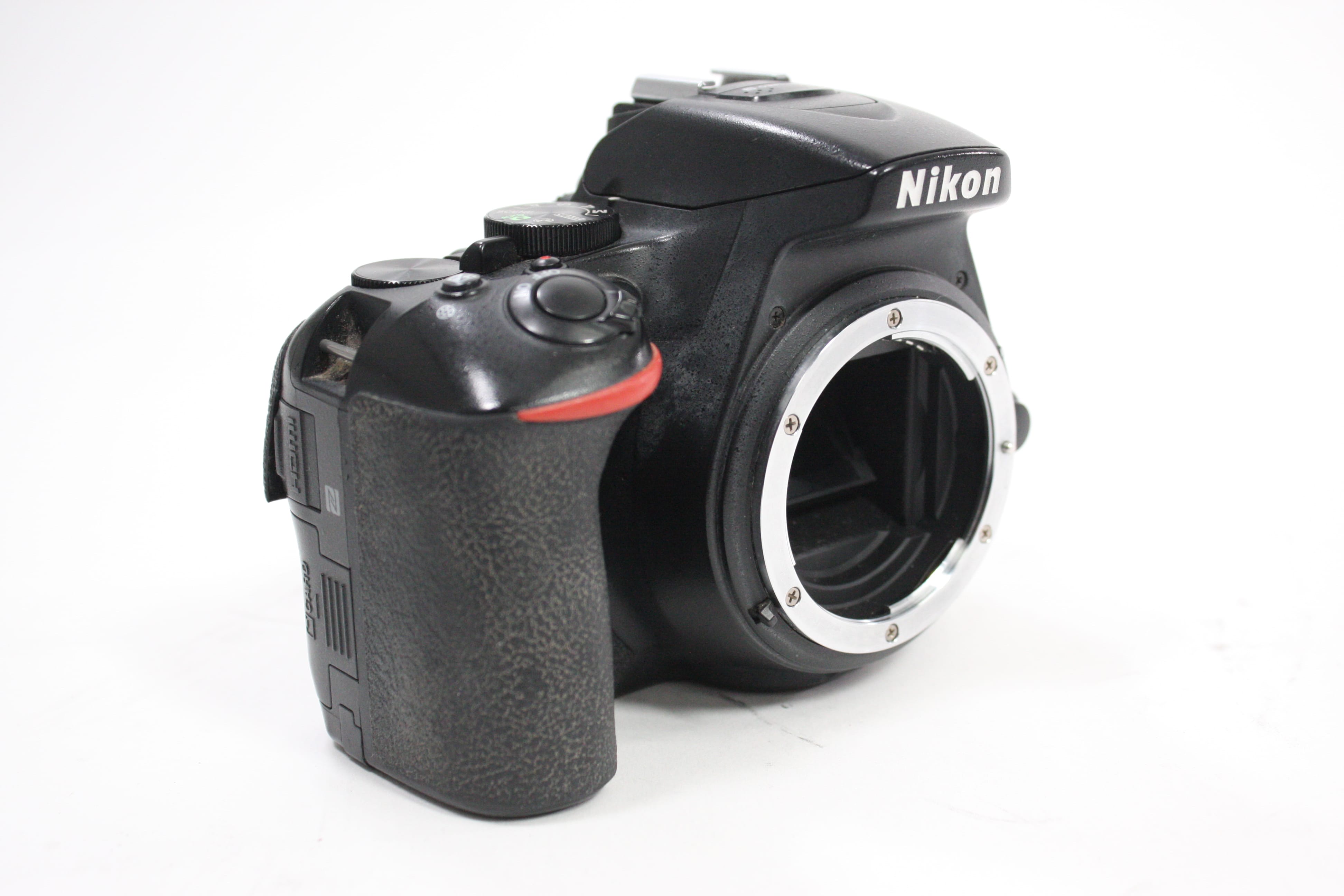 Nikon D5600 DSLR Camera with Nikon 18-55mm f/3.5-5.6G VR DX AF-P Lens with Shutter Count 102,565