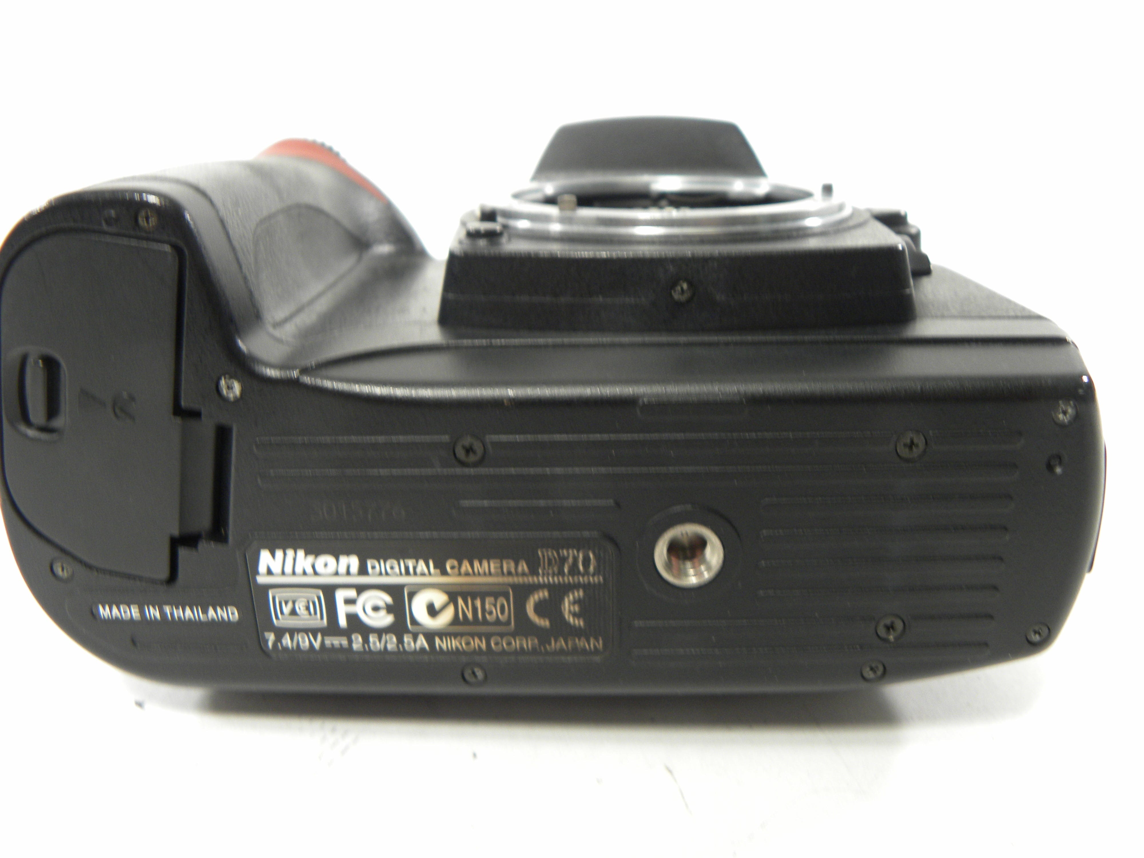 Nikon D70 6.1mp Digital SLR Body Only Shutter Ct. 23,923