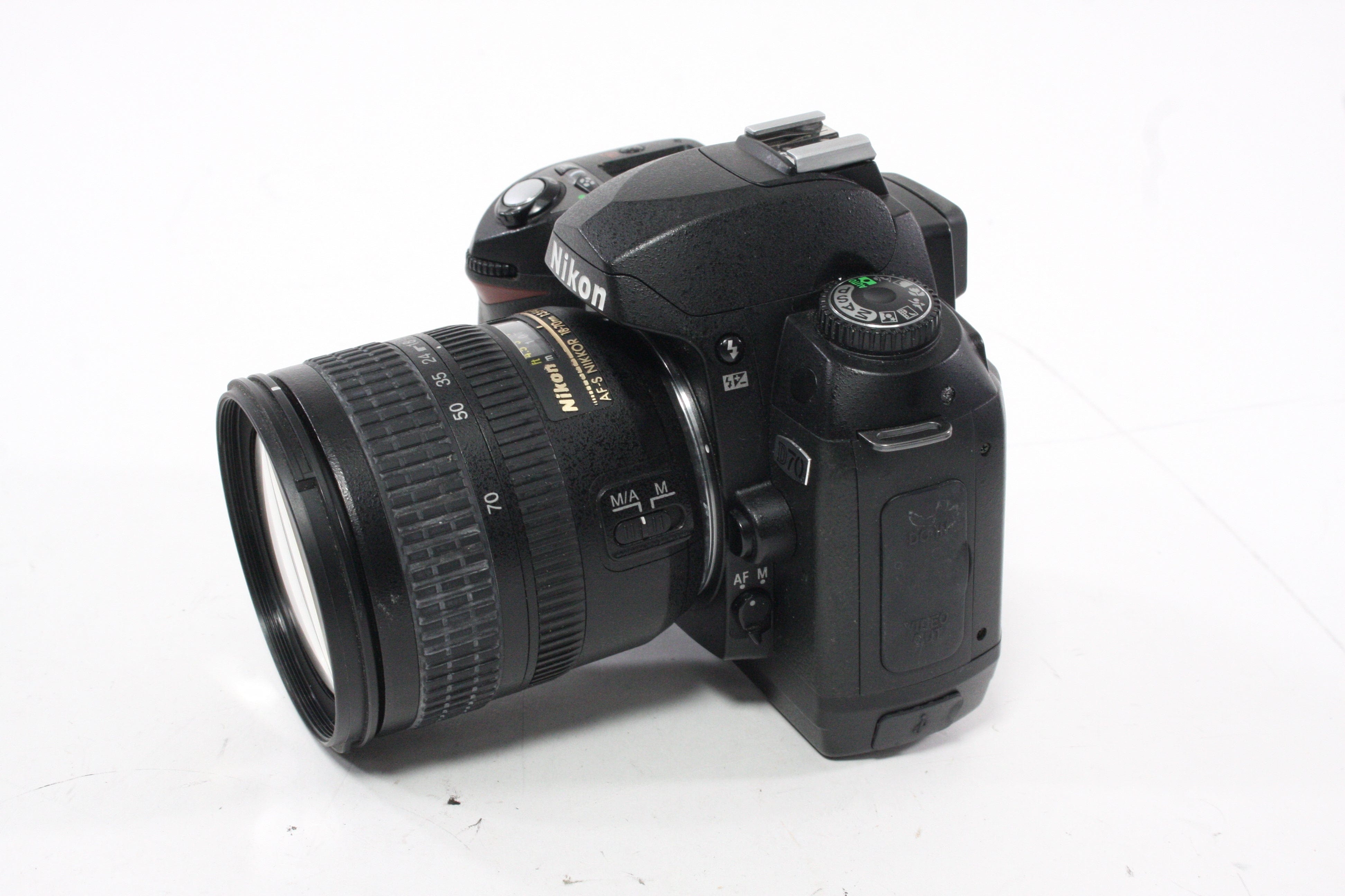 Nikon D70 with 18-70mm f/3.5-4.5 G DX ED AF-S Lens Shutter Count 13,947