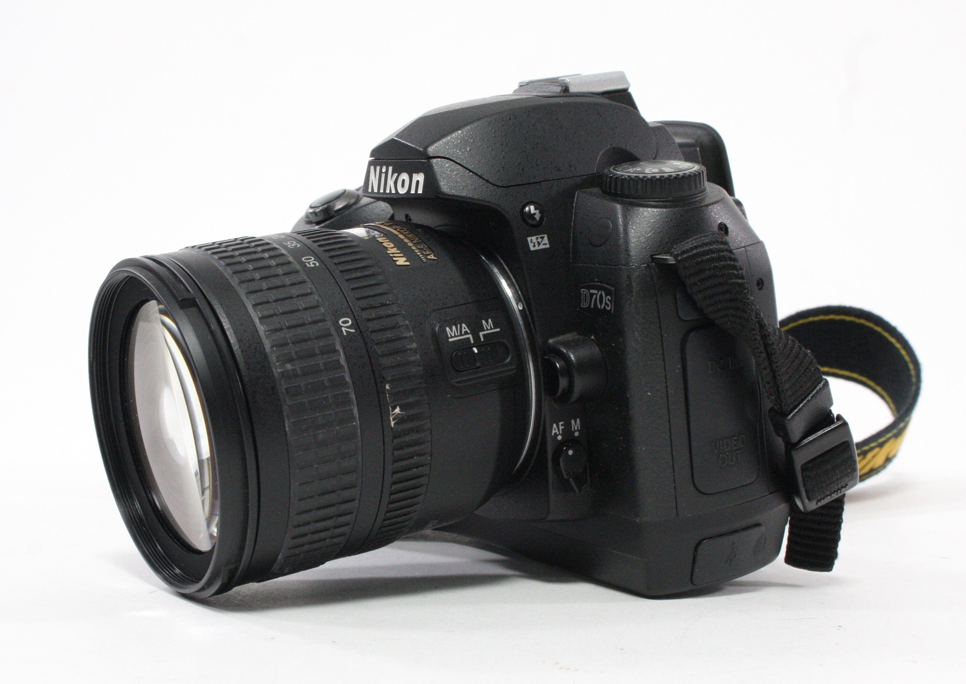 Nikon D70s DSLR with Nikon 18-70mm /3.5-4.6 OED Lens with Shutter Count 2,020