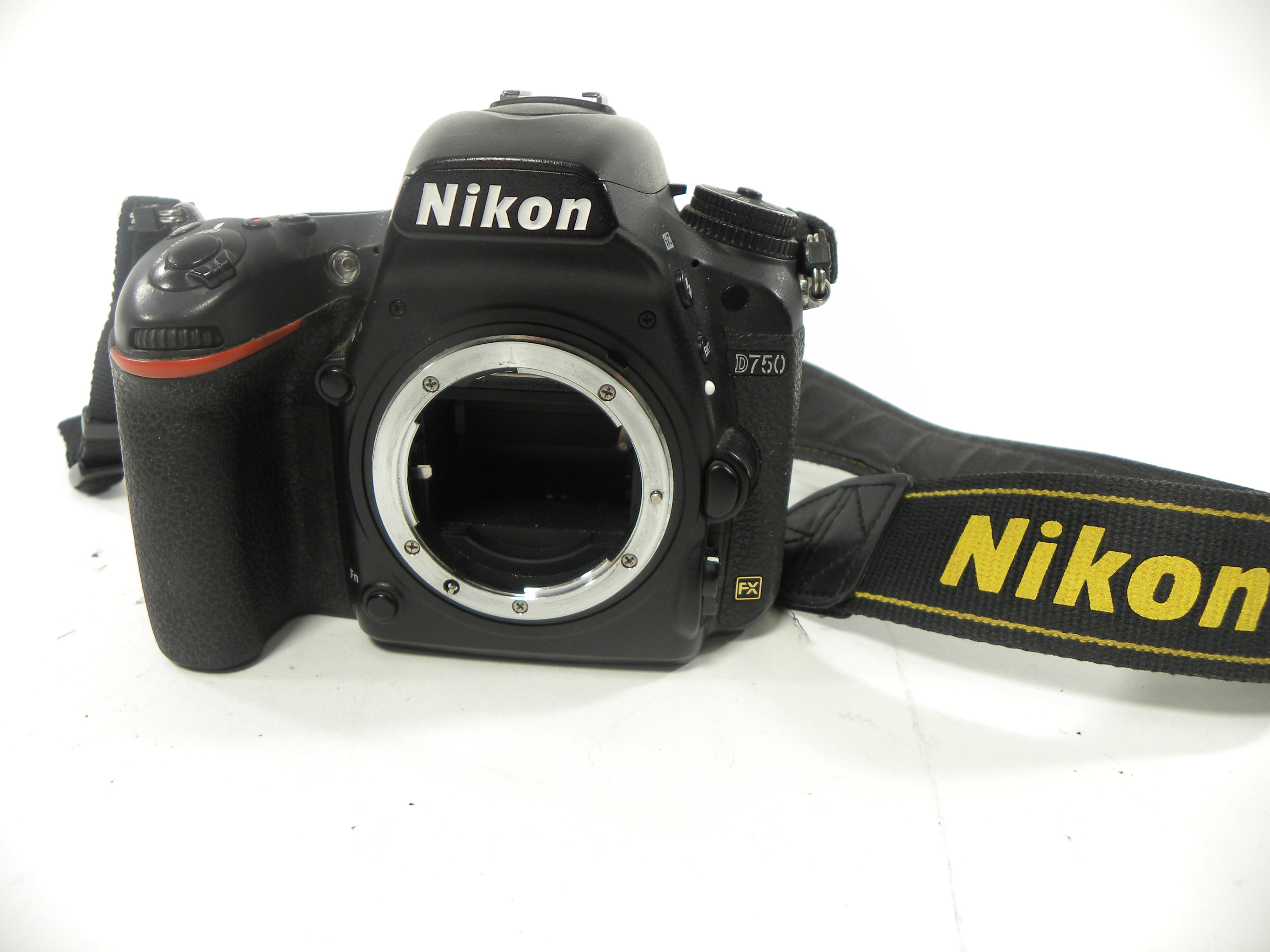 Nikon D750 24.3mp Digital SLR body only Shutter Ct. 107,825 Parts or Repair
