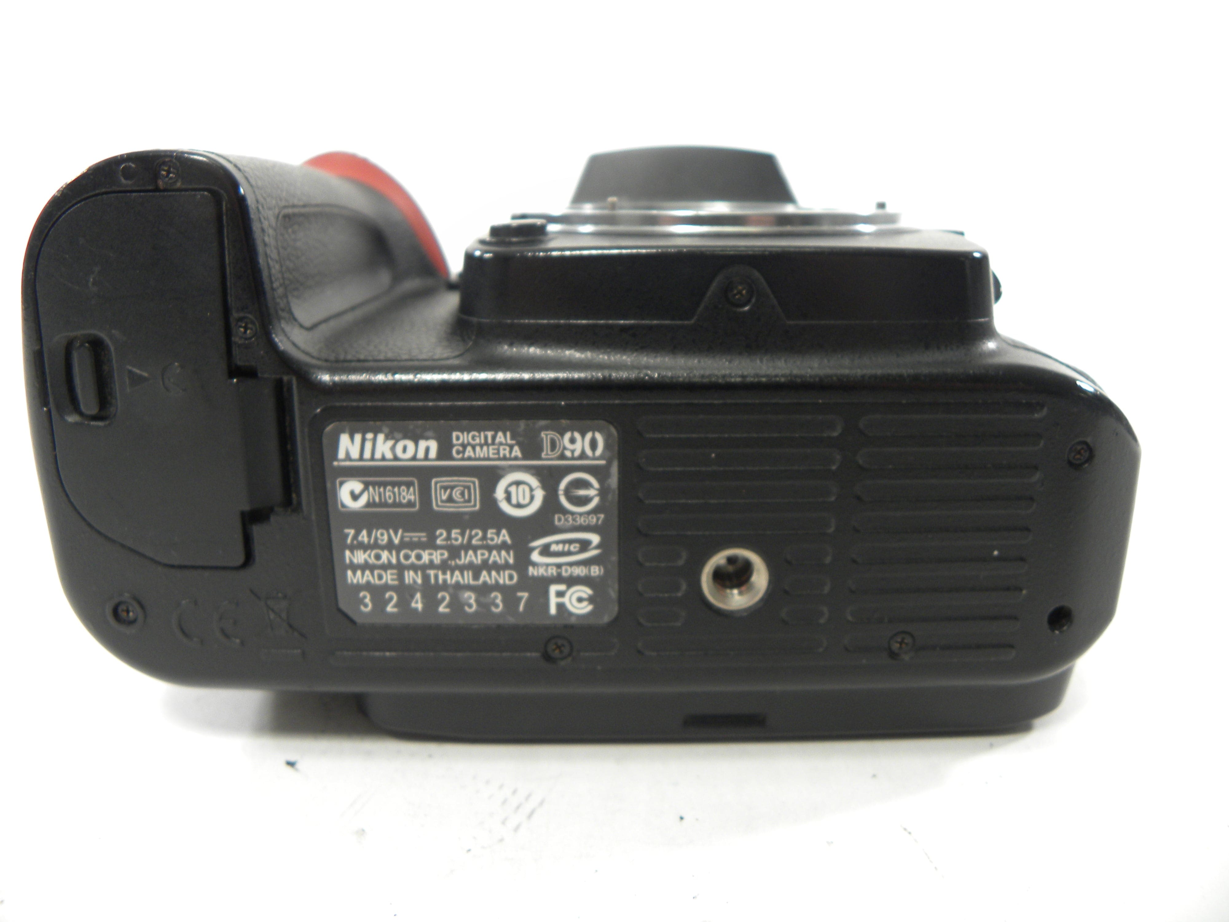 Nikon D90 12.3mp Digital SLR Body only Shutter Ct. 324,337 AS IS  No Returns
