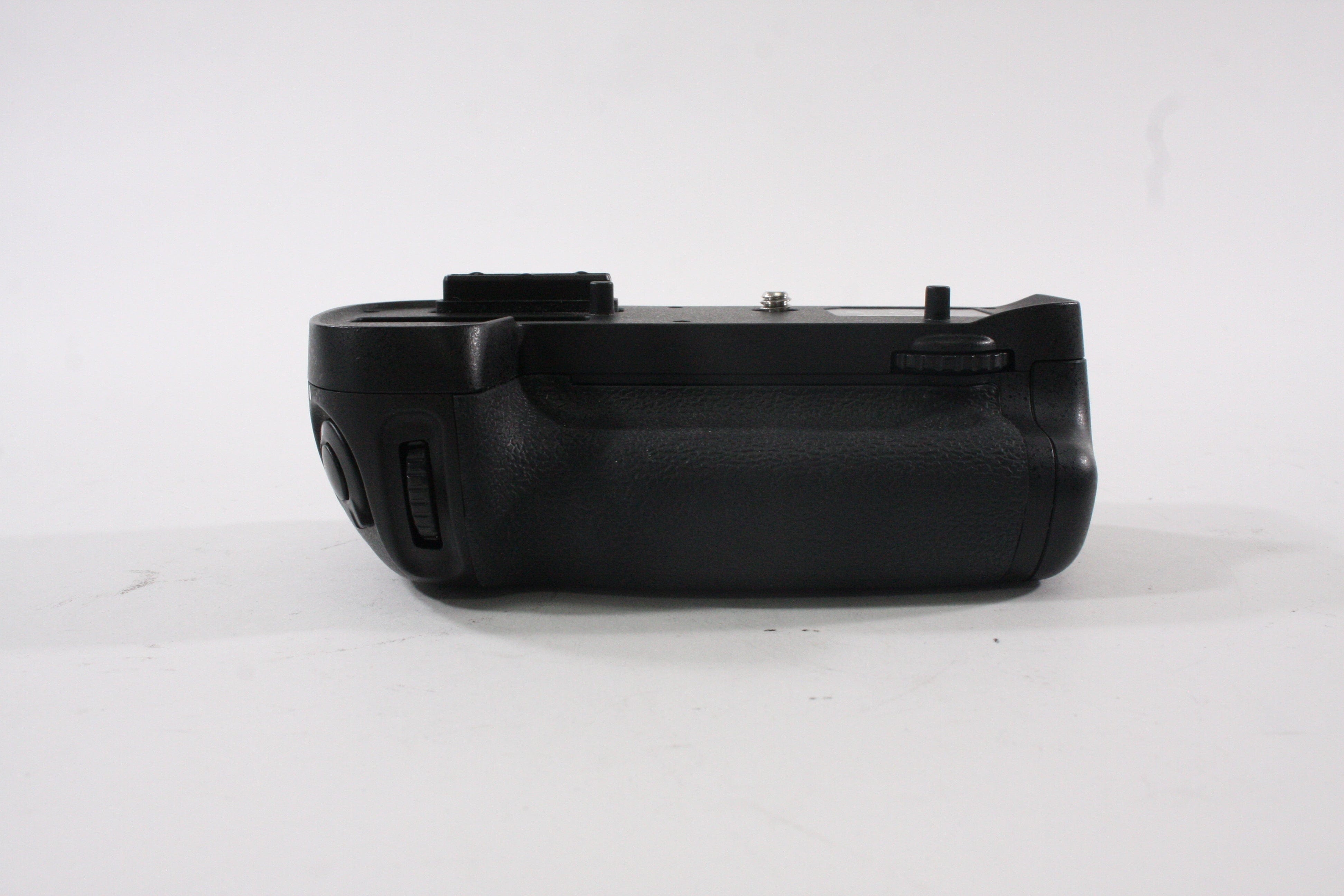 Nikon Multi-Power Battery Pack MB-D15