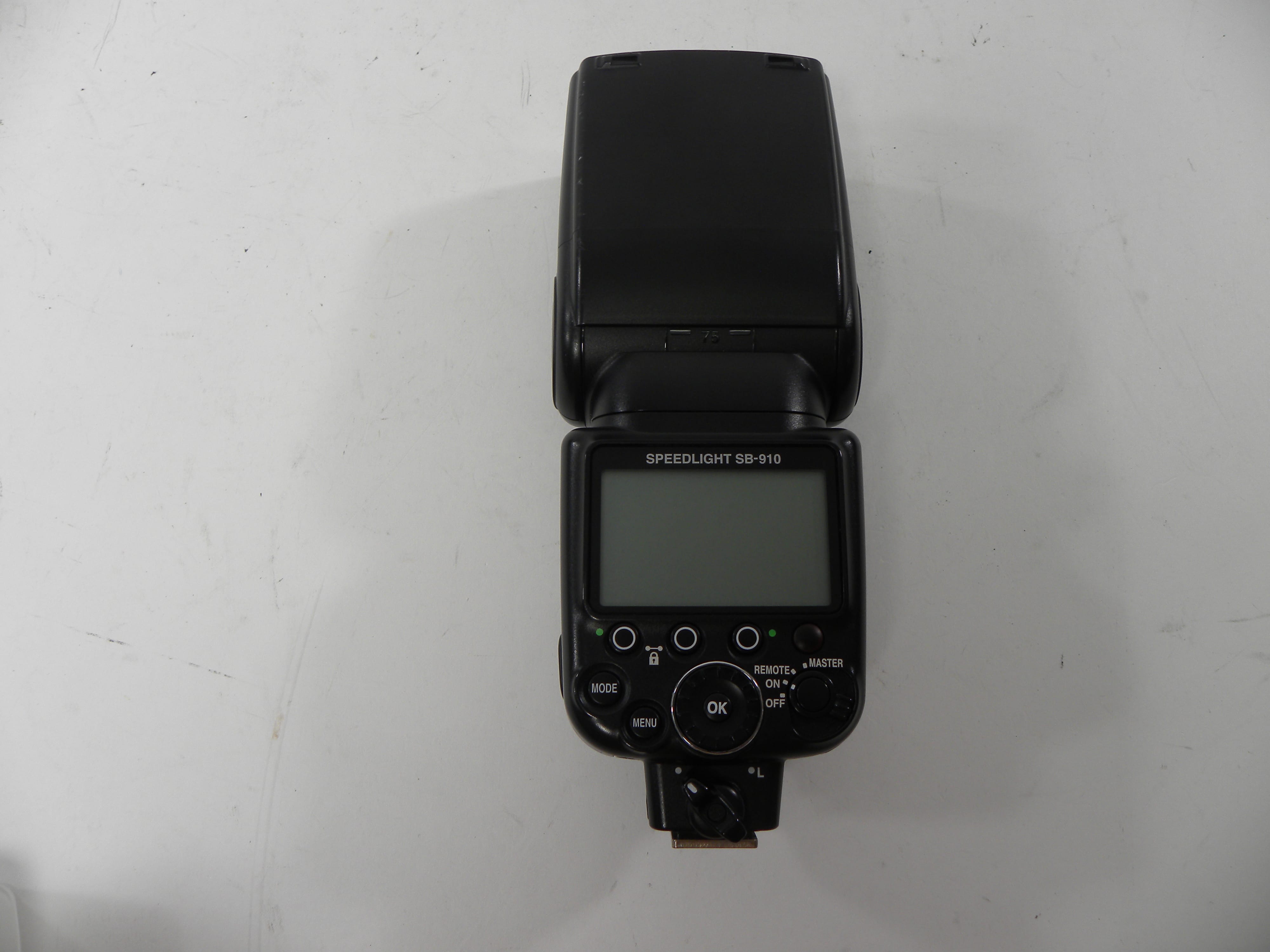 Nikon Speedlight SB-910 AS IS  (Read)