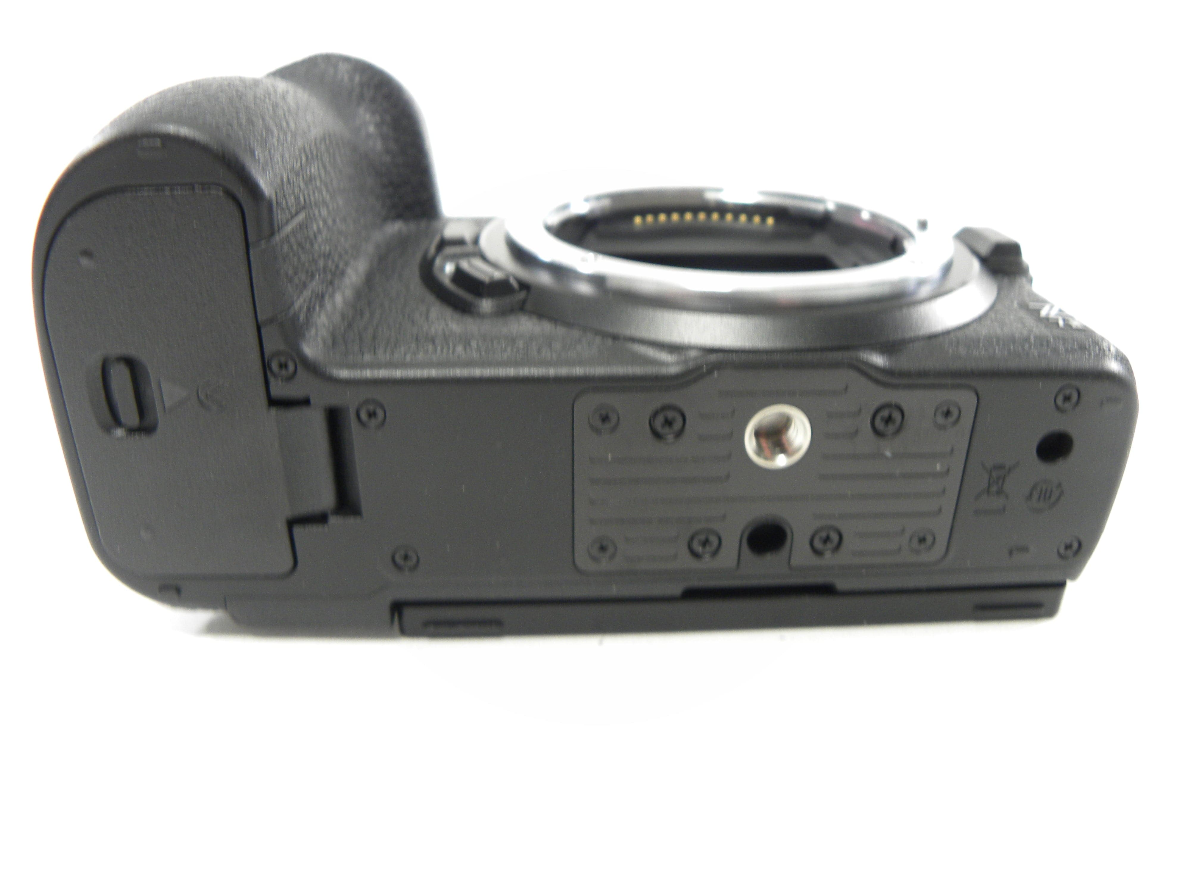 Nikon Z7 II 45.7mp Mirrorless Digital Camera body only Shutter Ct. 10,271