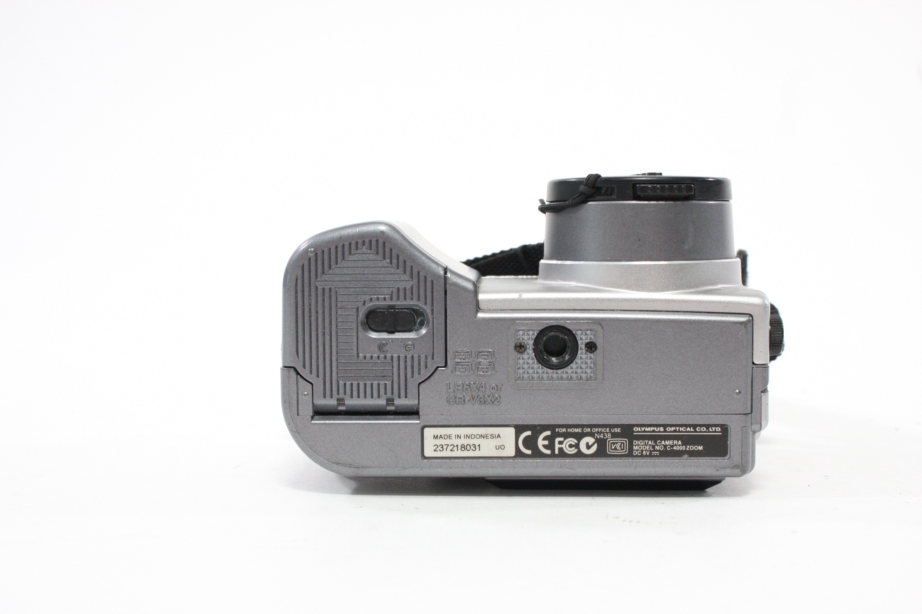 Olympus Camedia C-4000 Digital Point-and-Shoot Camera 3x Zoom 4.0mp