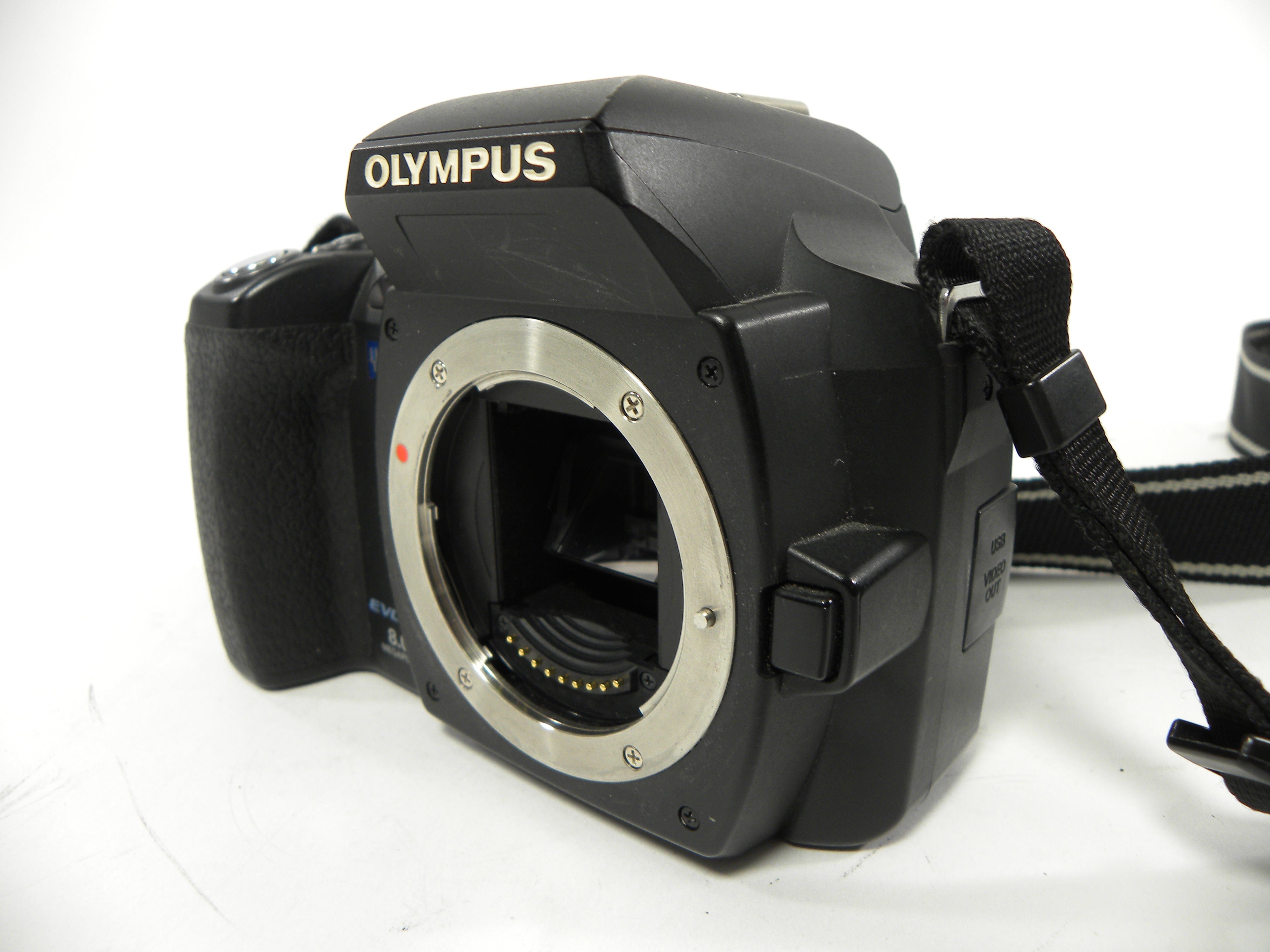 Olympus E-500 8.0mp Digital SLR Body Only Shutter Ct. 4,388