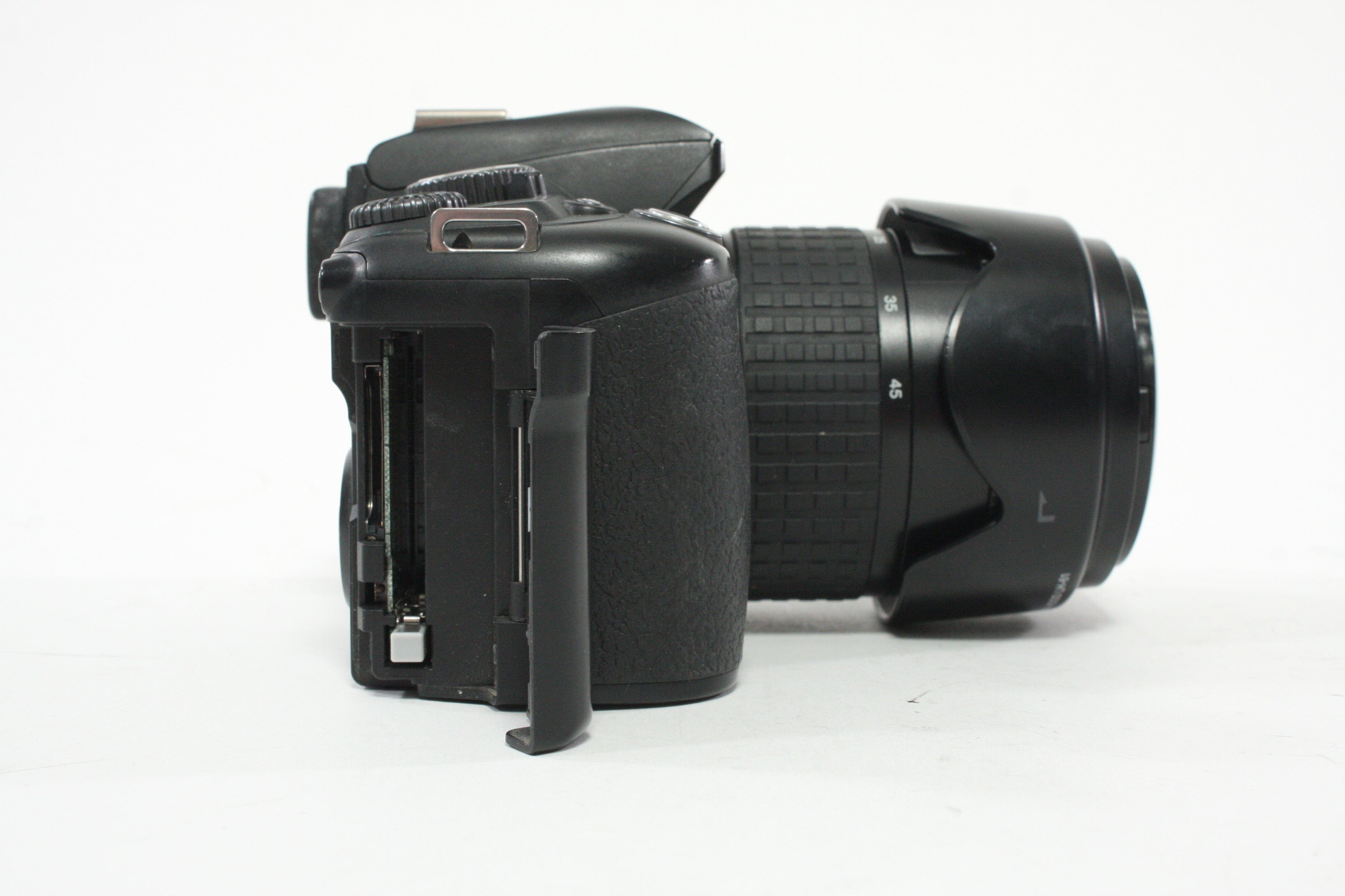 Olympus E-500 Digital Camera with 14-45mm f/3.5-5.6 4/3 Mount Lens