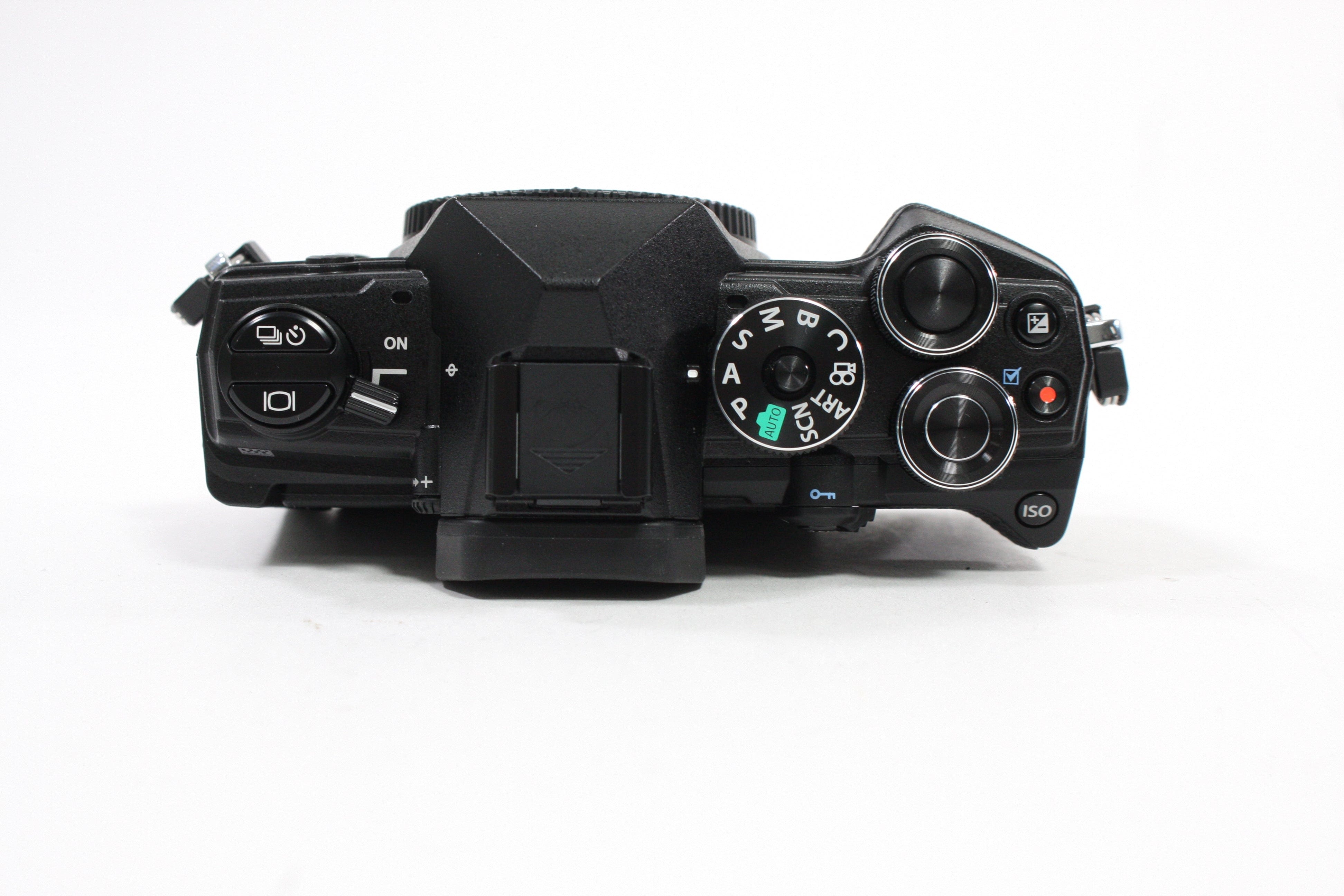 Olympus OM-5 Mirrorless Digital Camera Body with Shutter Count 564