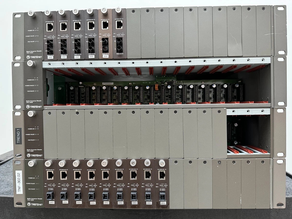 TRENDnet : LOT : 4 TFC-1600 frames : 15 x 10/100 FIBER modules : Gigabit Switch