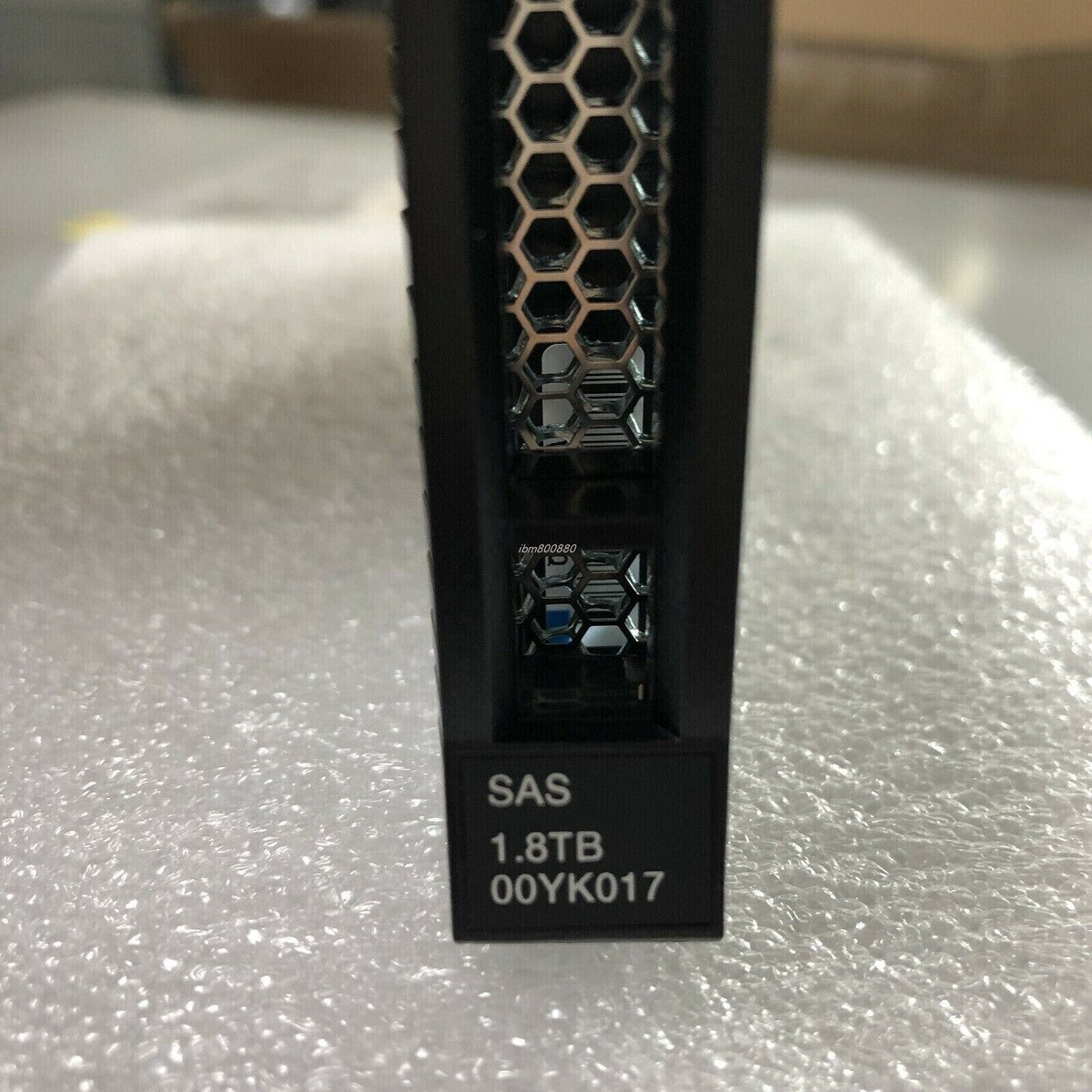 NEW Lenovo 00YK017 7XB7A00028 2.5" 1.8TB 10K SAS 12G Hot Swap HARD DRIVE US