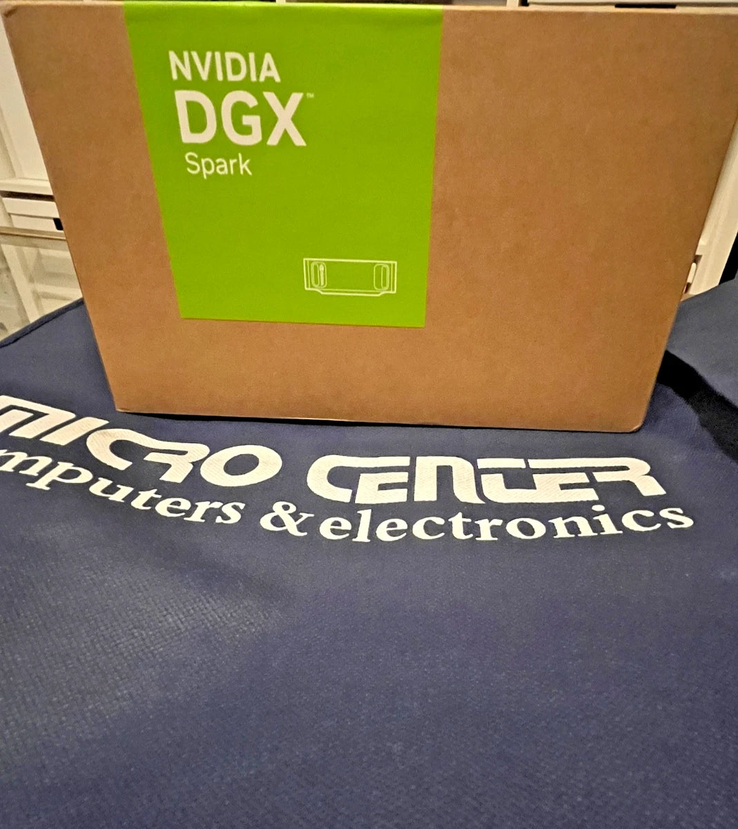 NVIDIA DGX Spark 4 TB NVMe 128 GB DDR5x Unified • New