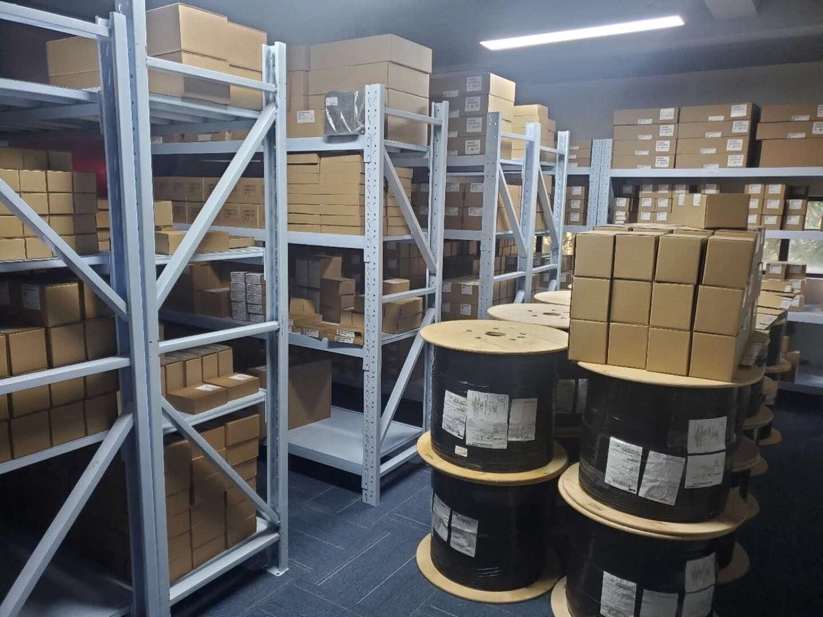 New Lenovo ThinkSystem 00YK017 7XB7A00028 2.5" 1.8TB 10K SAS 12G Hard Drive