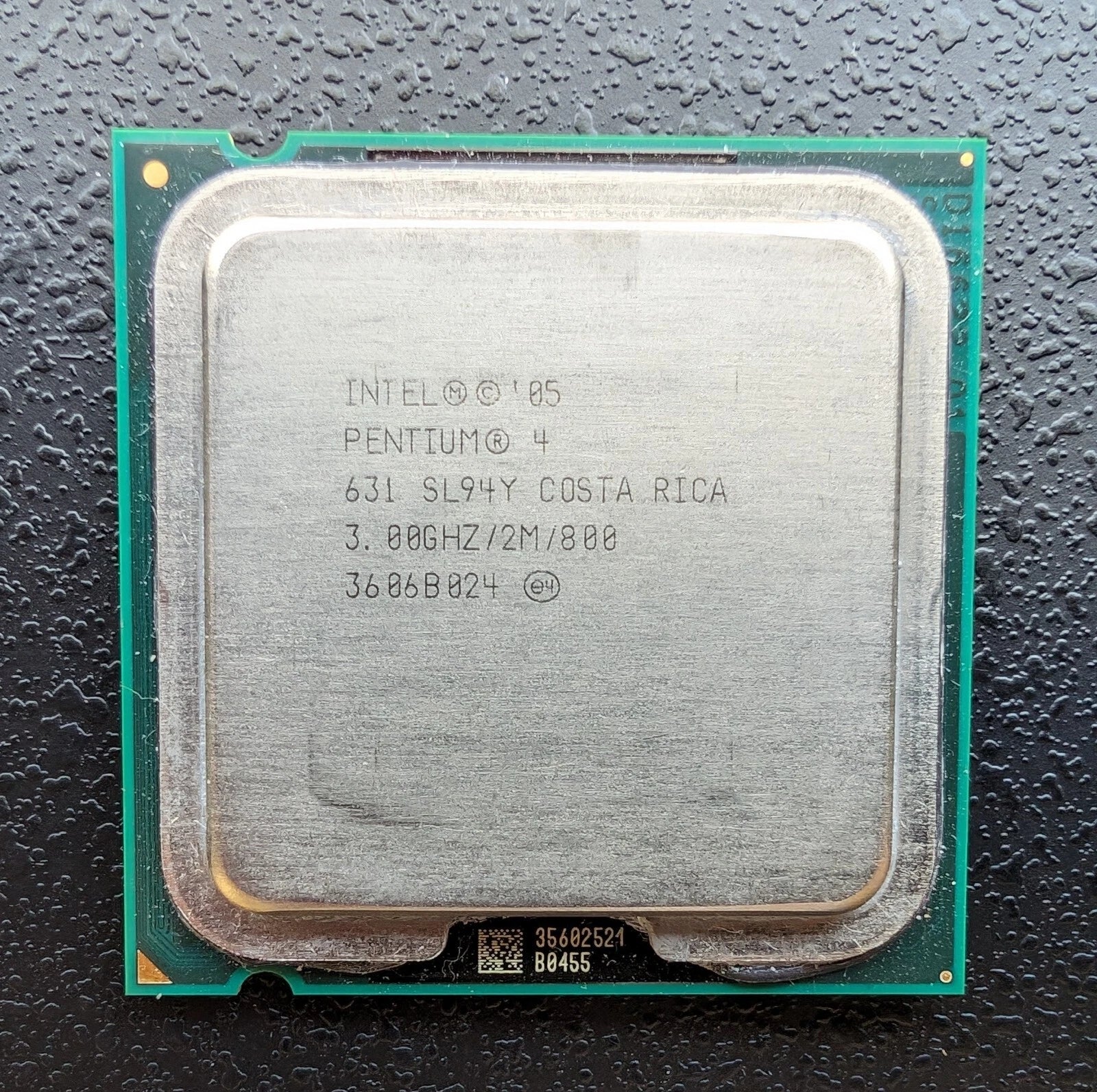 Intel Pentium 631 4 3.0GHz Socket LGA 775 2M 800FSB (SL94Y / SL9KG) Desktop Processor - HH80552PG0802M