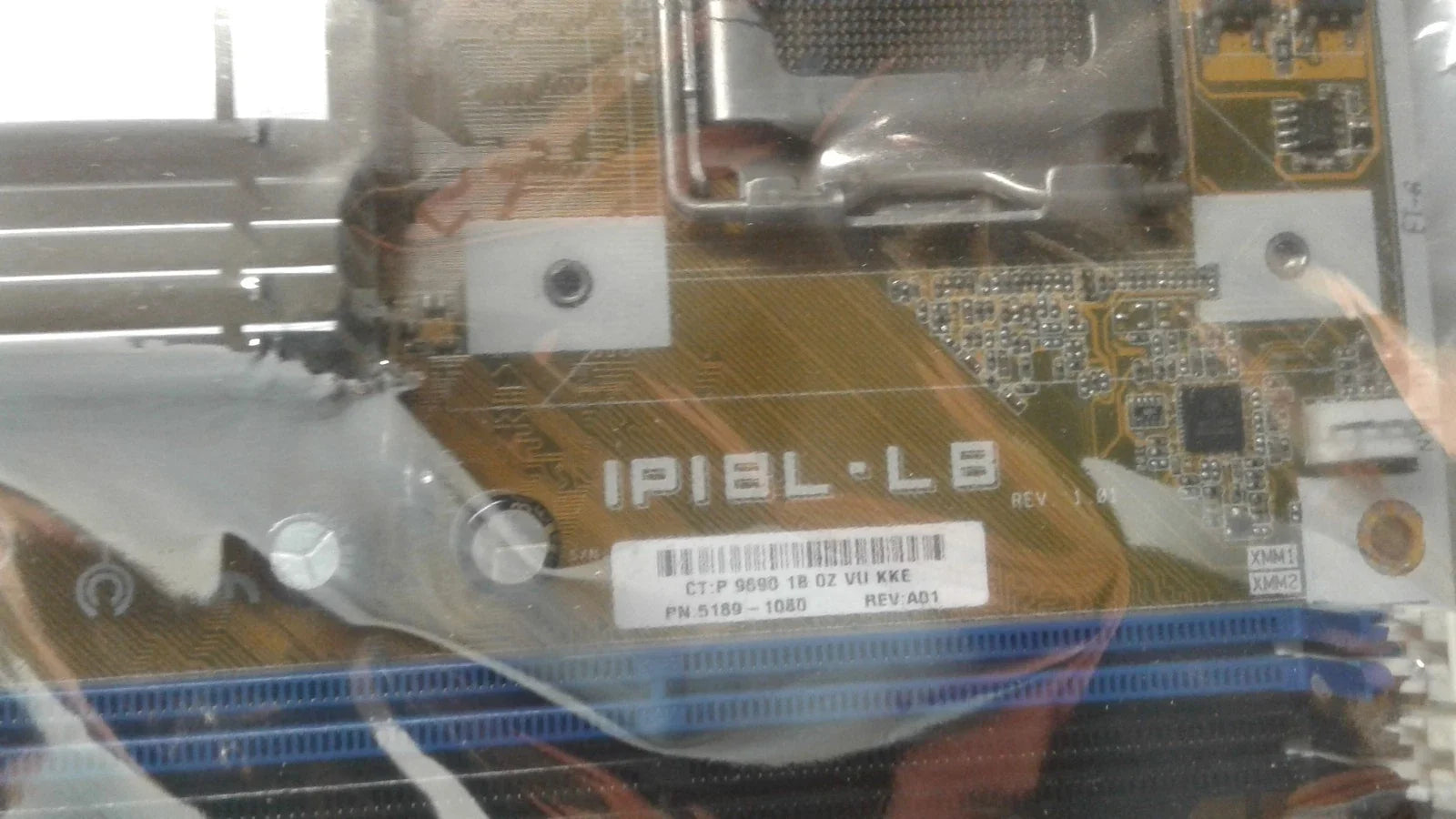 Asus IPI8L-L8 Intel Socket LGA775 Desktop Motherboard including IO Shield and Sata Cables