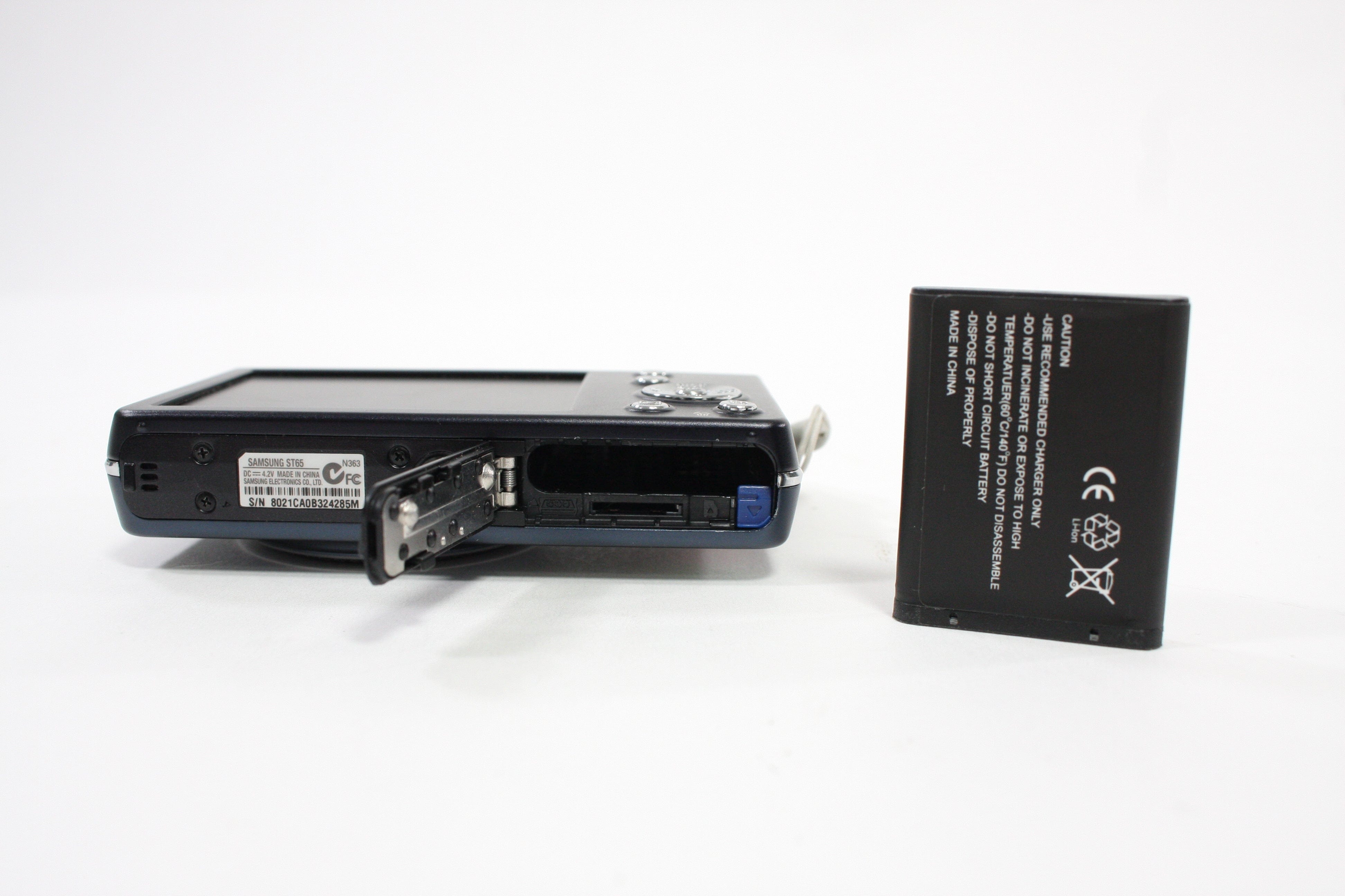Samsung ST65 Digital Point-and-Shoot Camera 5x Zoom 14.2mp (Blue)