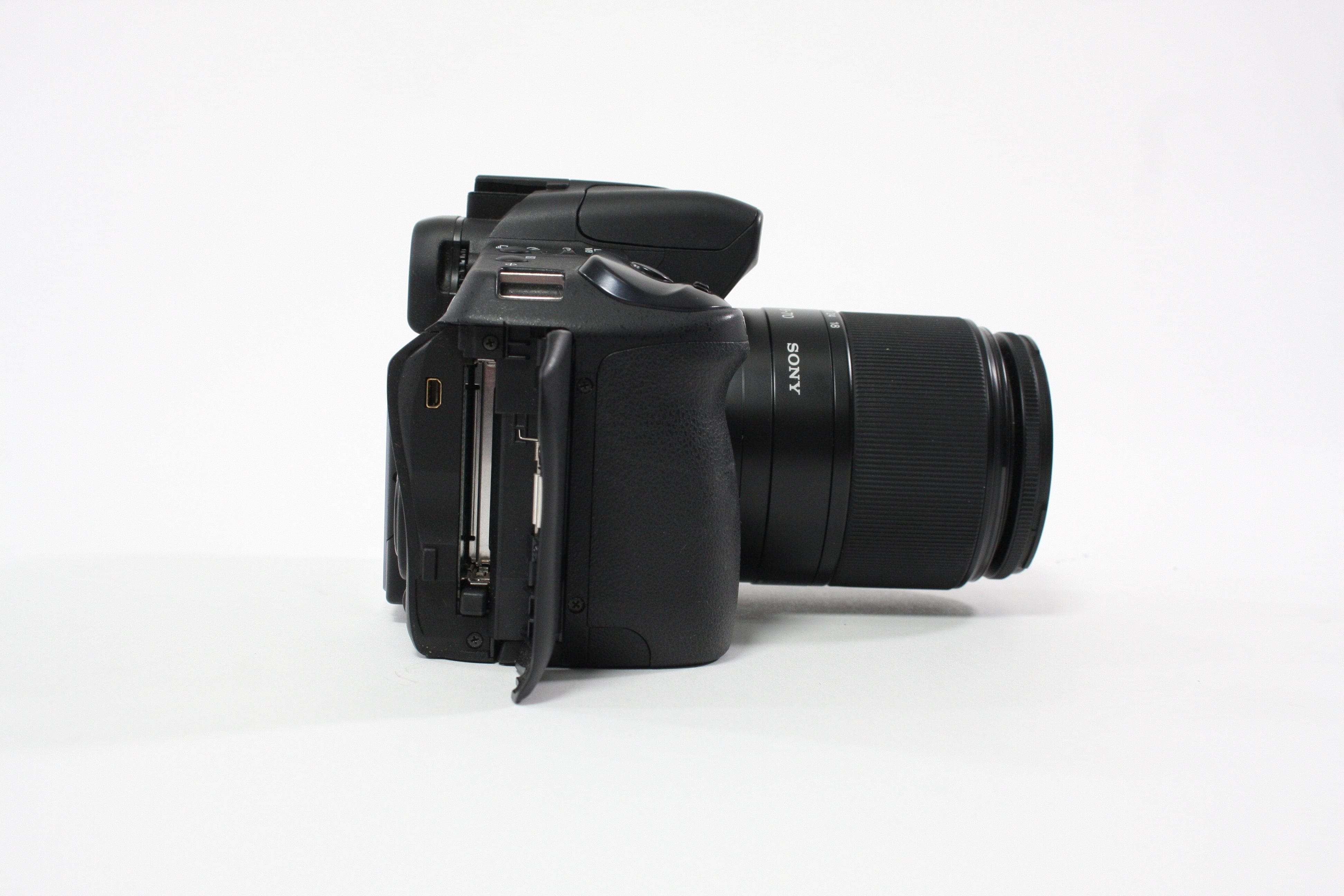 Sony a350 Digital SLR Camera with 18-70mm f/3.5-5.6 Lens